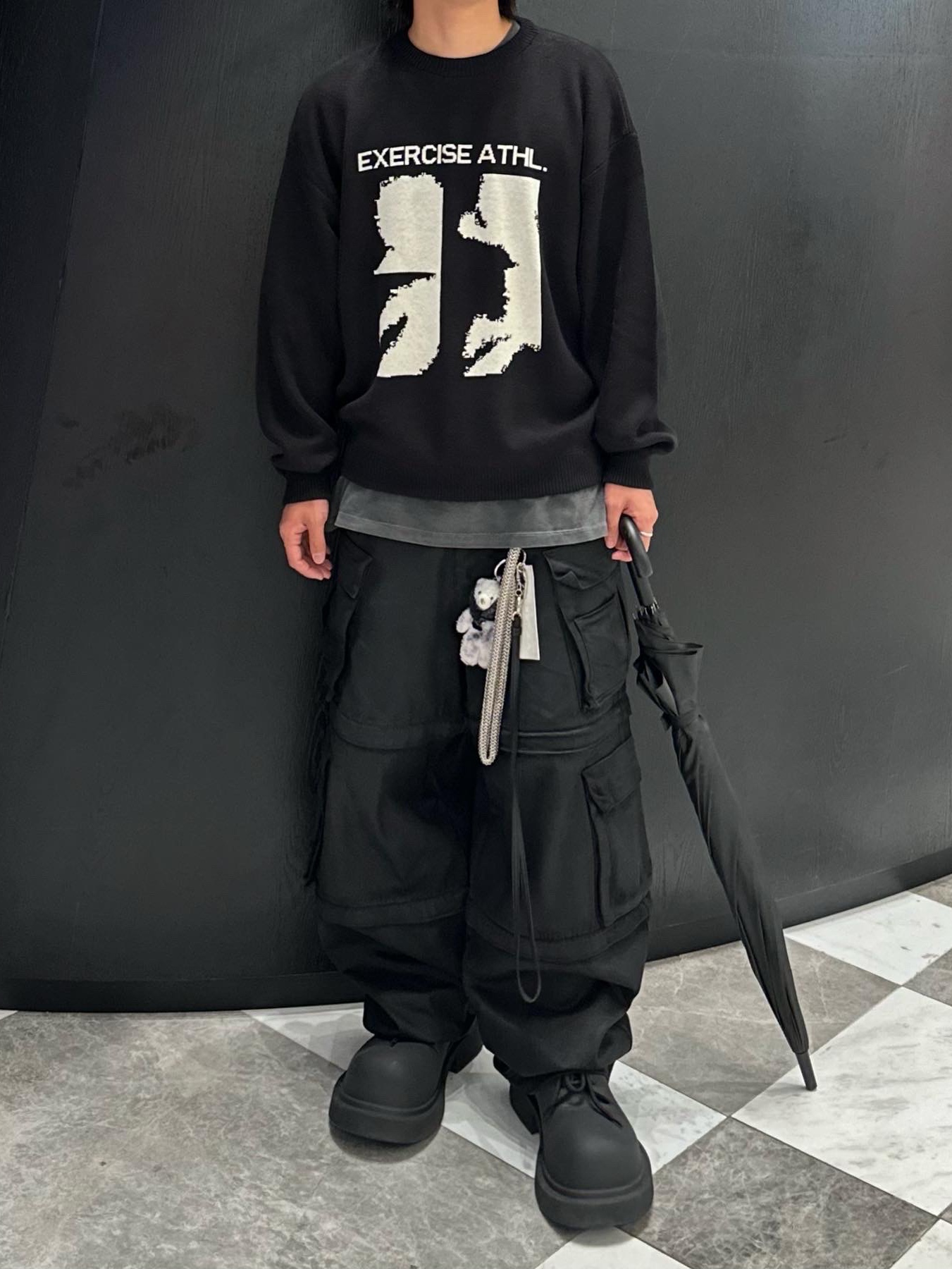 Project G/R Oversized Convertible Cargo Pants Coated Black, Balenciaga Steroid Derby Black 착용 스타일 - 3
