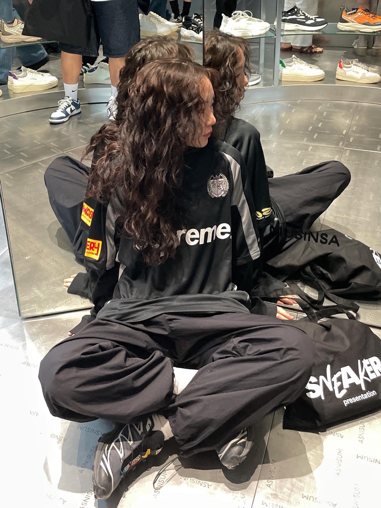 Supreme Hooded Soccer Jersey Black - 23FW, Salomon XT-6 Gore-Tex Black Ebony 착용 스타일 - 1