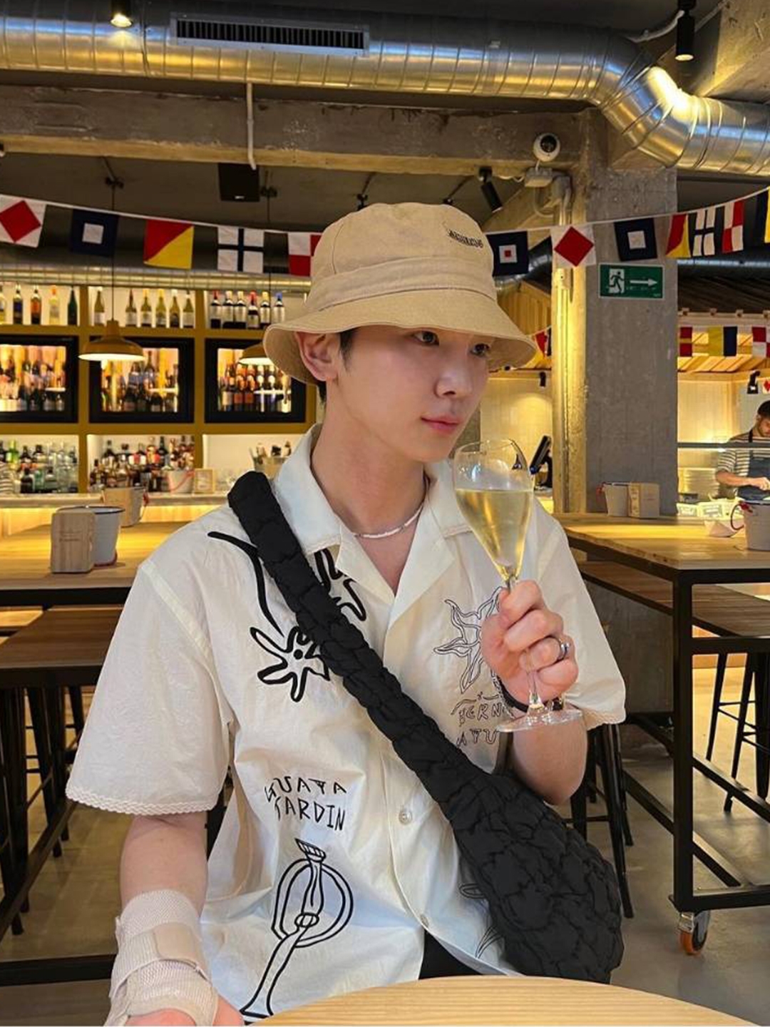 Supreme Perfect Season Football Jersey Black - 23SS, Jacquemus Le Bob Gadjo Bow Bucket Hat Beige 착용 스타일 - 3