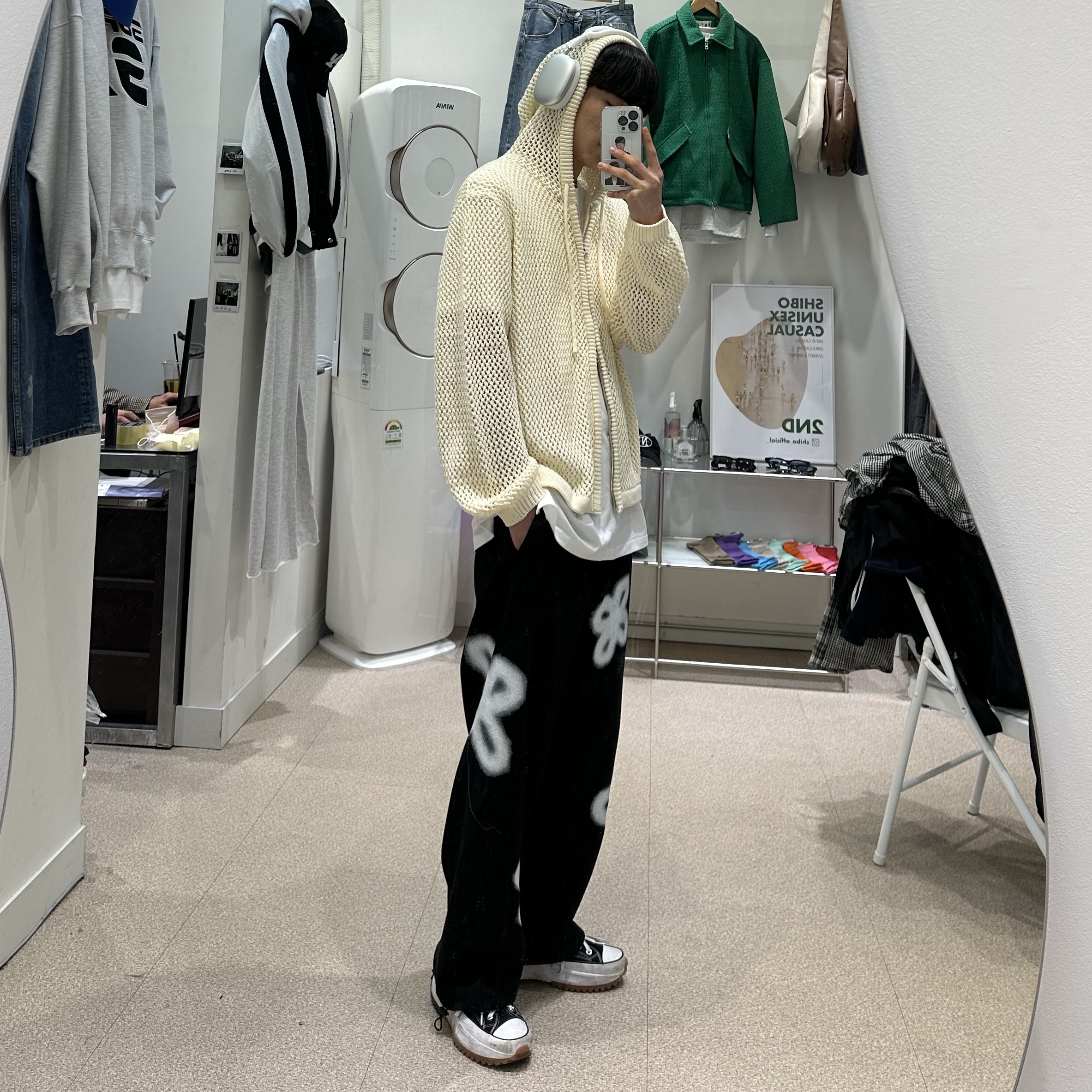 Converse Run Star Hike Hi Black White Gum, Apple AirPods Max Lightning Silver (Korean Ver.) 착용 스타일 - 1