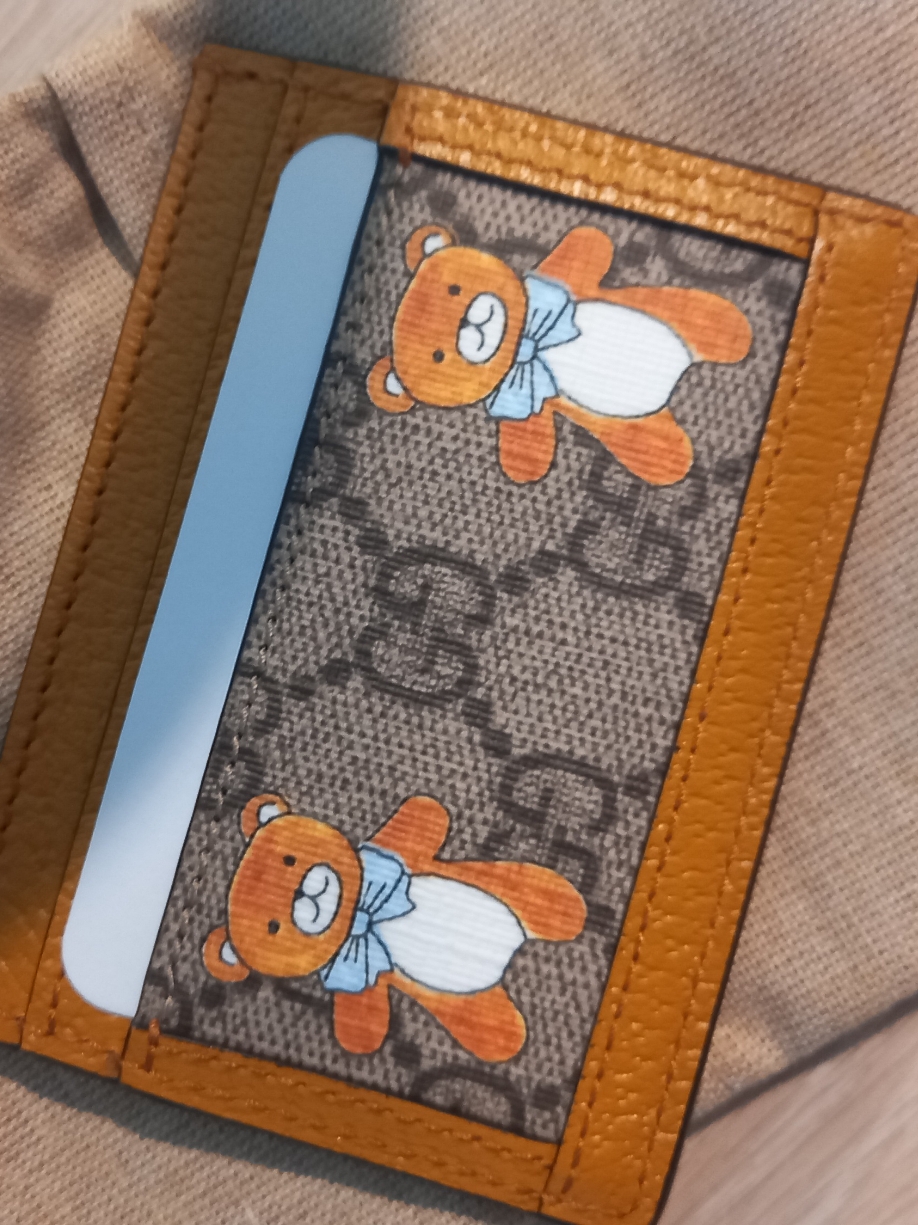 Gucci x Kai Card Case Beige 착용 스타일