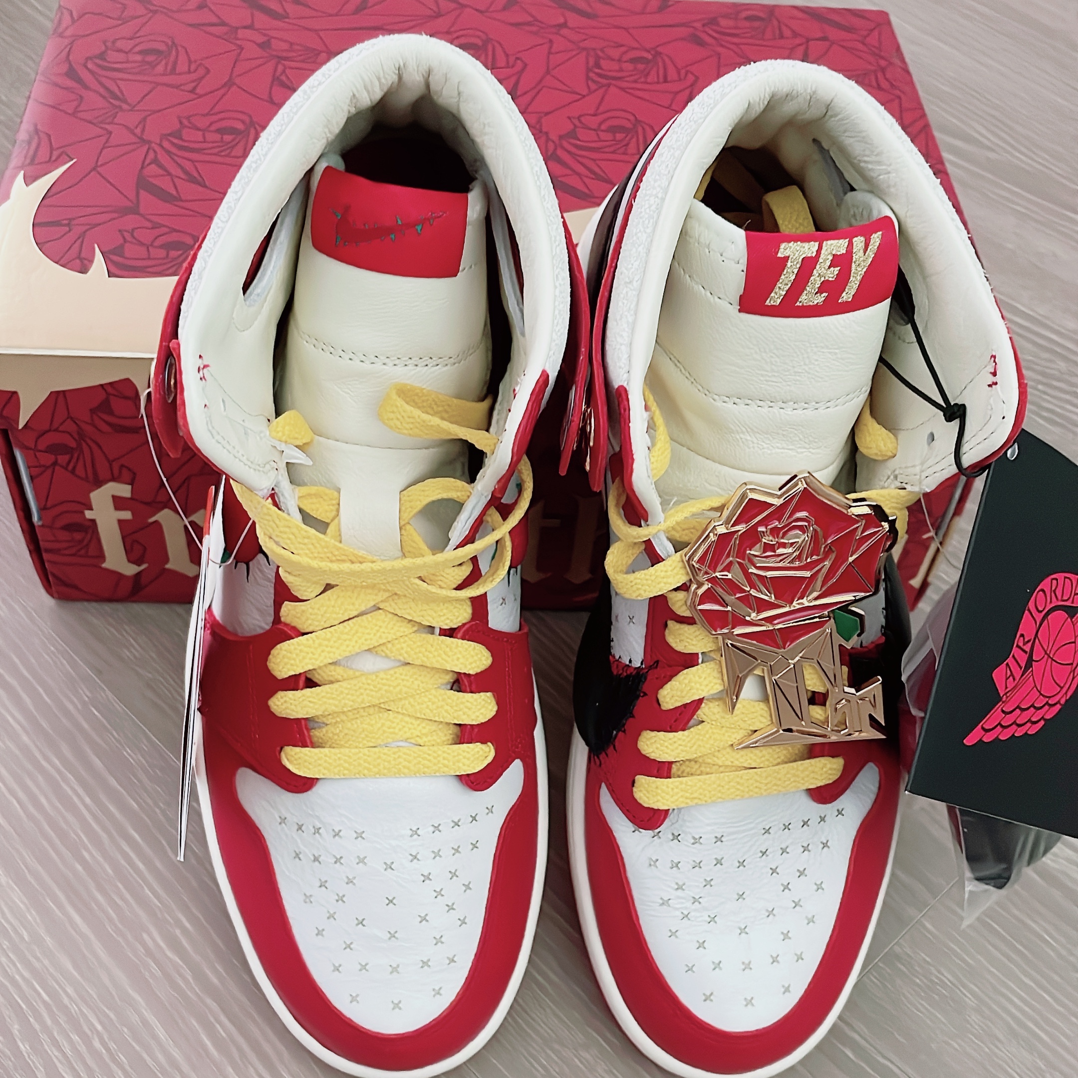 (W) Jordan 1 x Teyana Taylor Zoom CMFT 2 Gym Red 착용 스타일 - 1