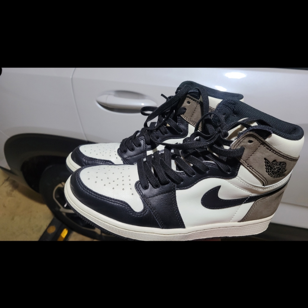 Jordan 1 Retro High OG Black Mocha 착용 스타일