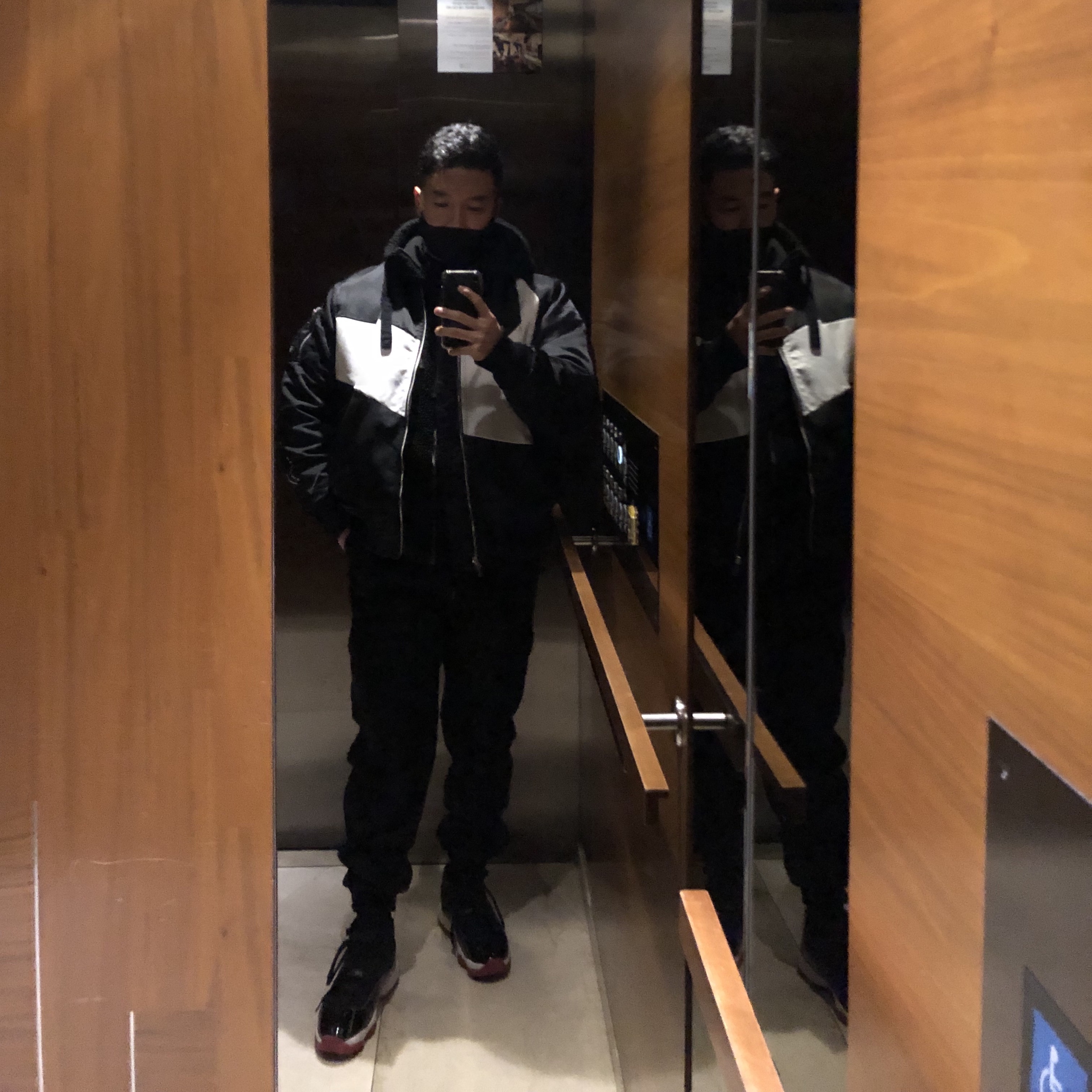 Jordan 11 Retro Bred 2019, Nike NSW Swoosh Therma-Fit Bomber Black - Asia 착용 스타일