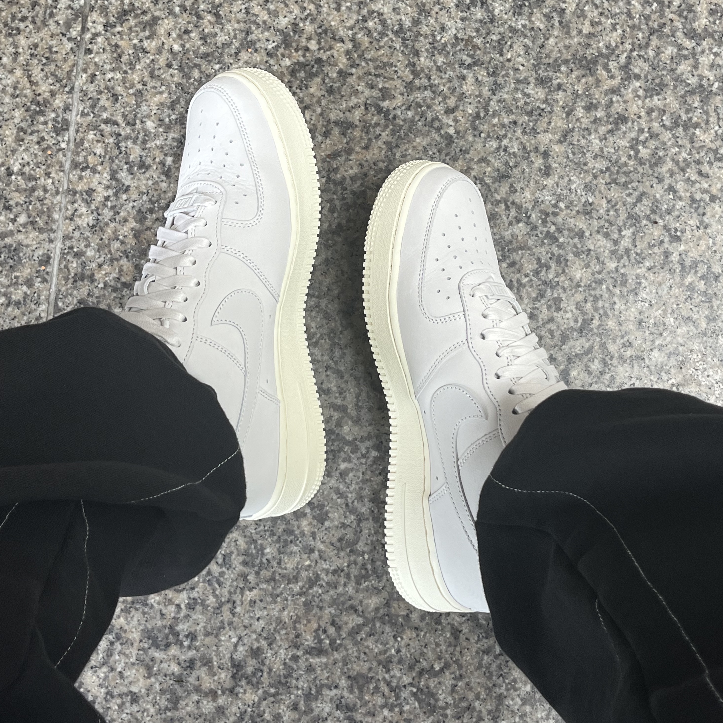 (W) Nike Air Force 1 PRM MF Summit White 착용 스타일 - 1
