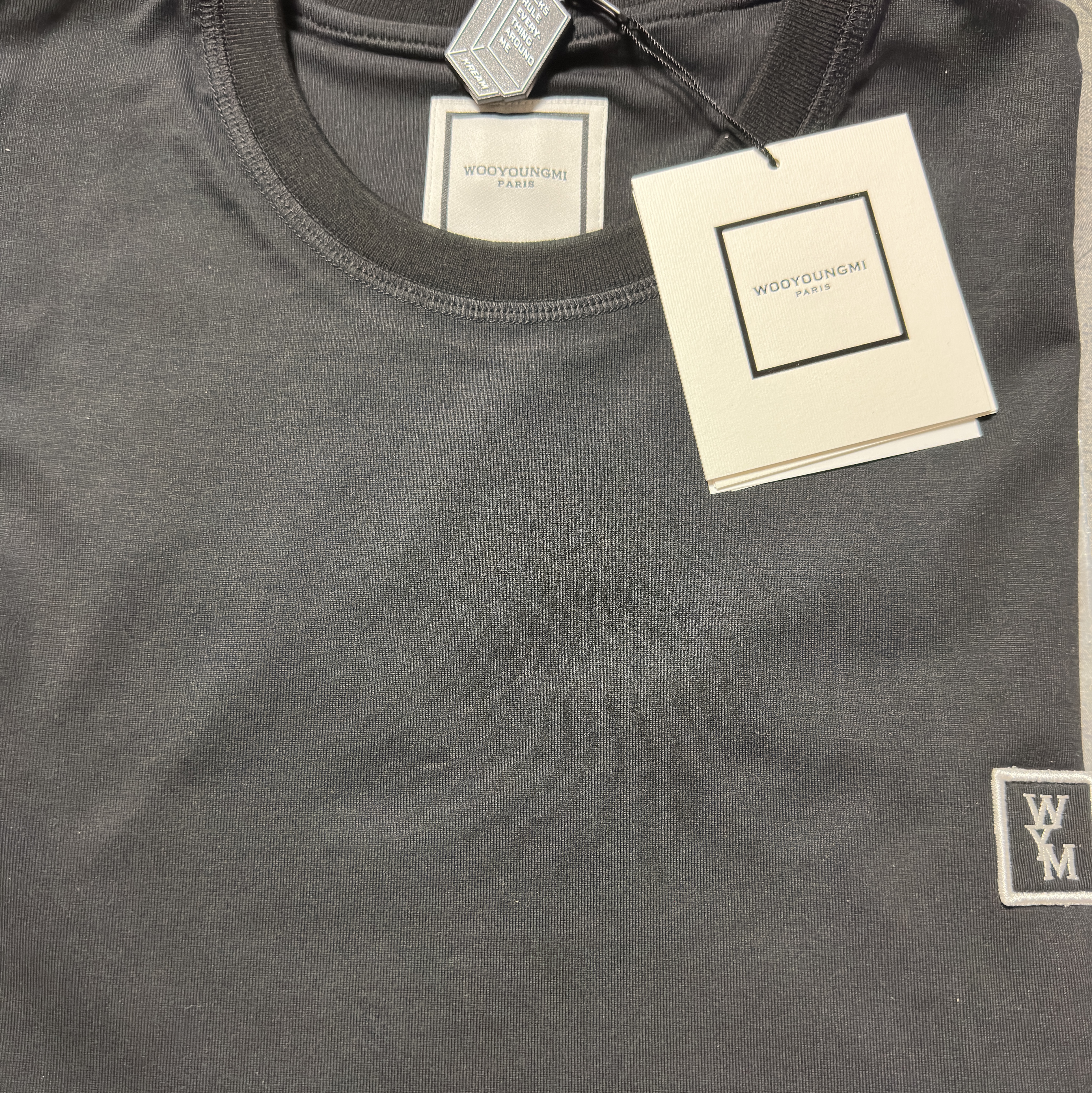 Wooyoungmi Cotton Back Logo Long Sleeve T-shirt Black 착용 스타일