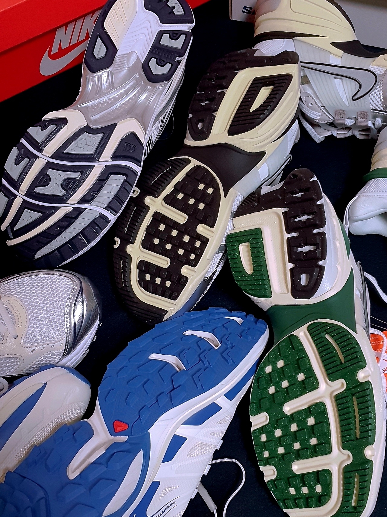 Salomon x JJJJound XT-Wings 2 White Lapis Blue, (W) Asics Gel-Kayano 14 White Midnight 착용 스타일
