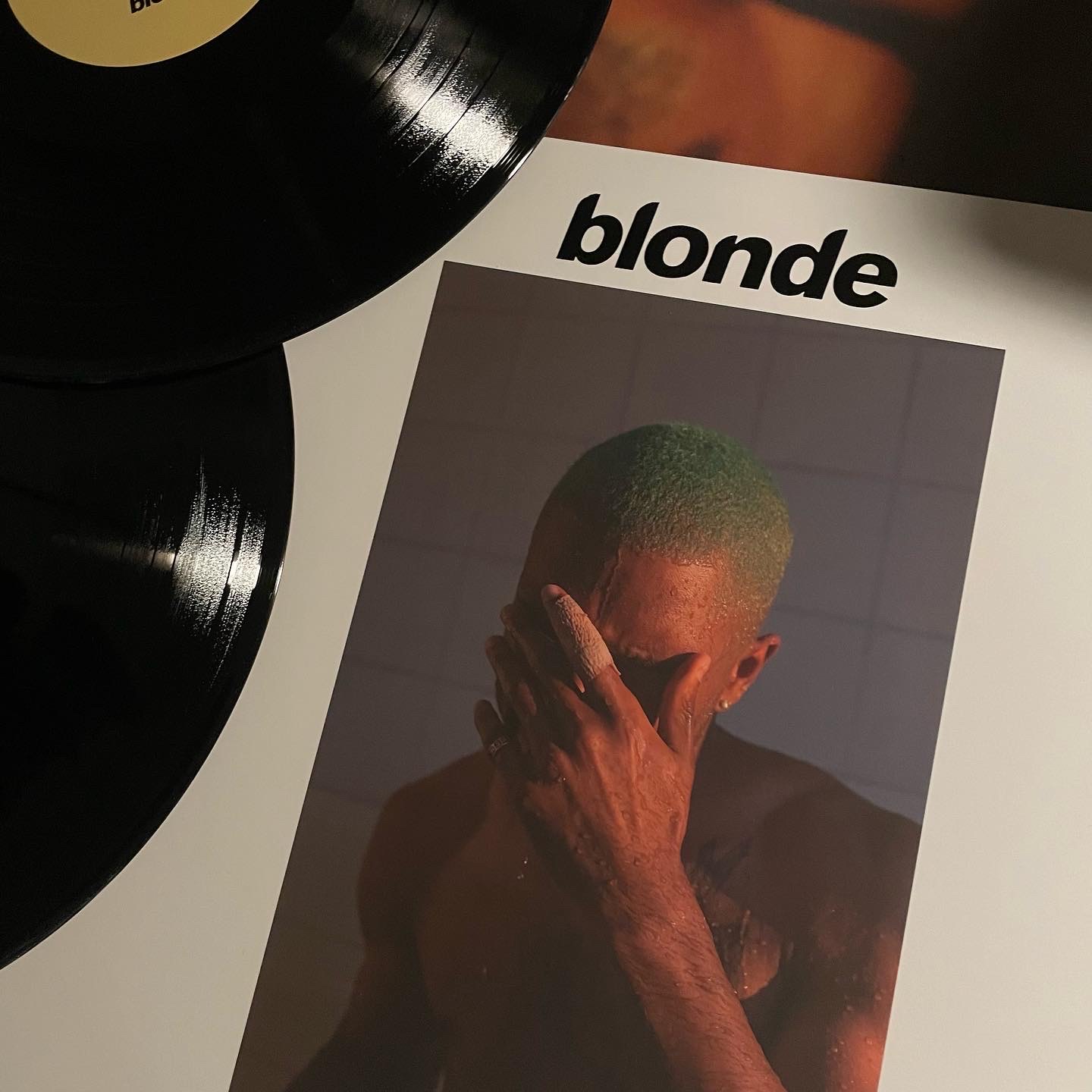 Frank Ocean Blonde Black (2LP) 착용 스타일 - 1