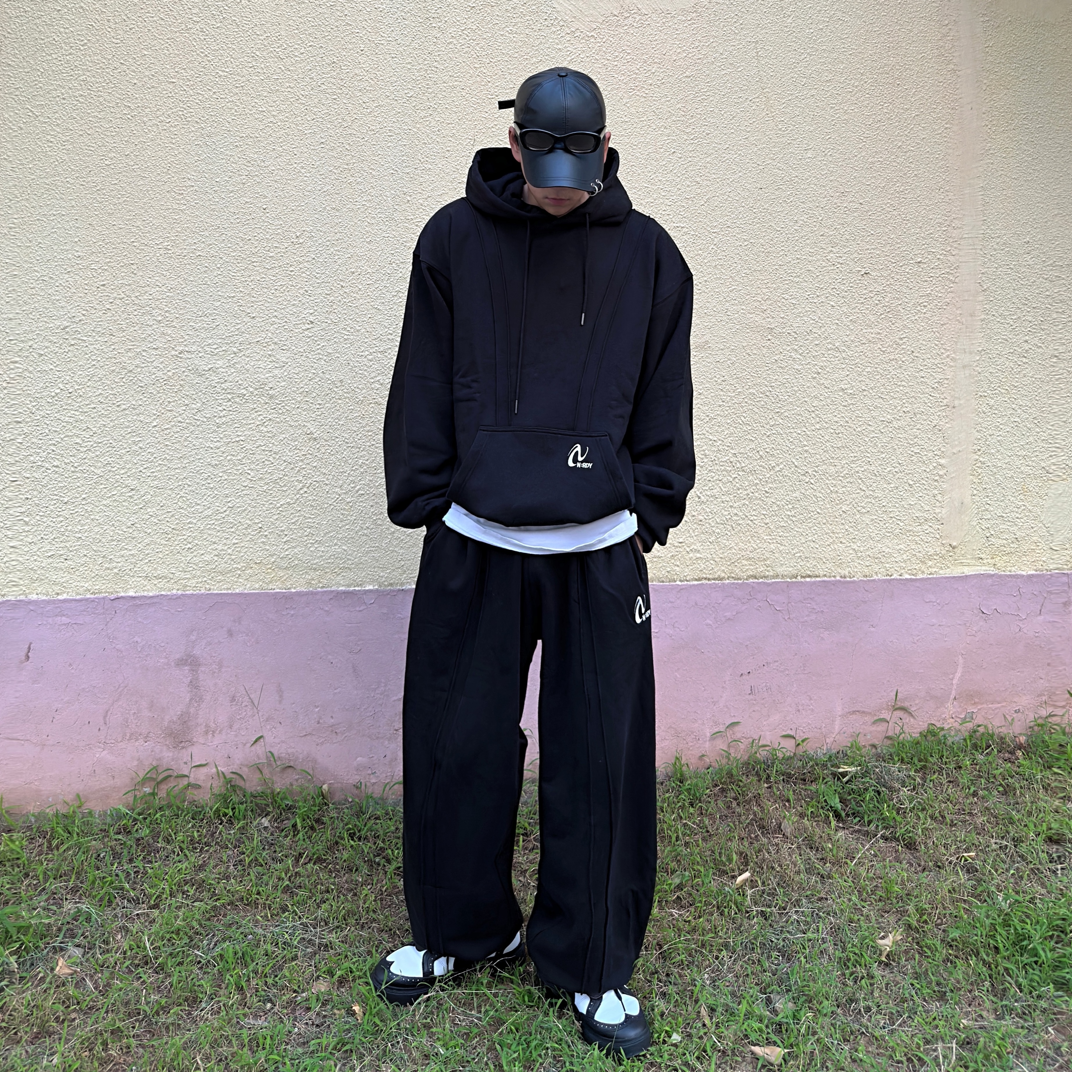 Nike x Peaceminusone Kwondo1 Black and White 착용 스타일 - 4
