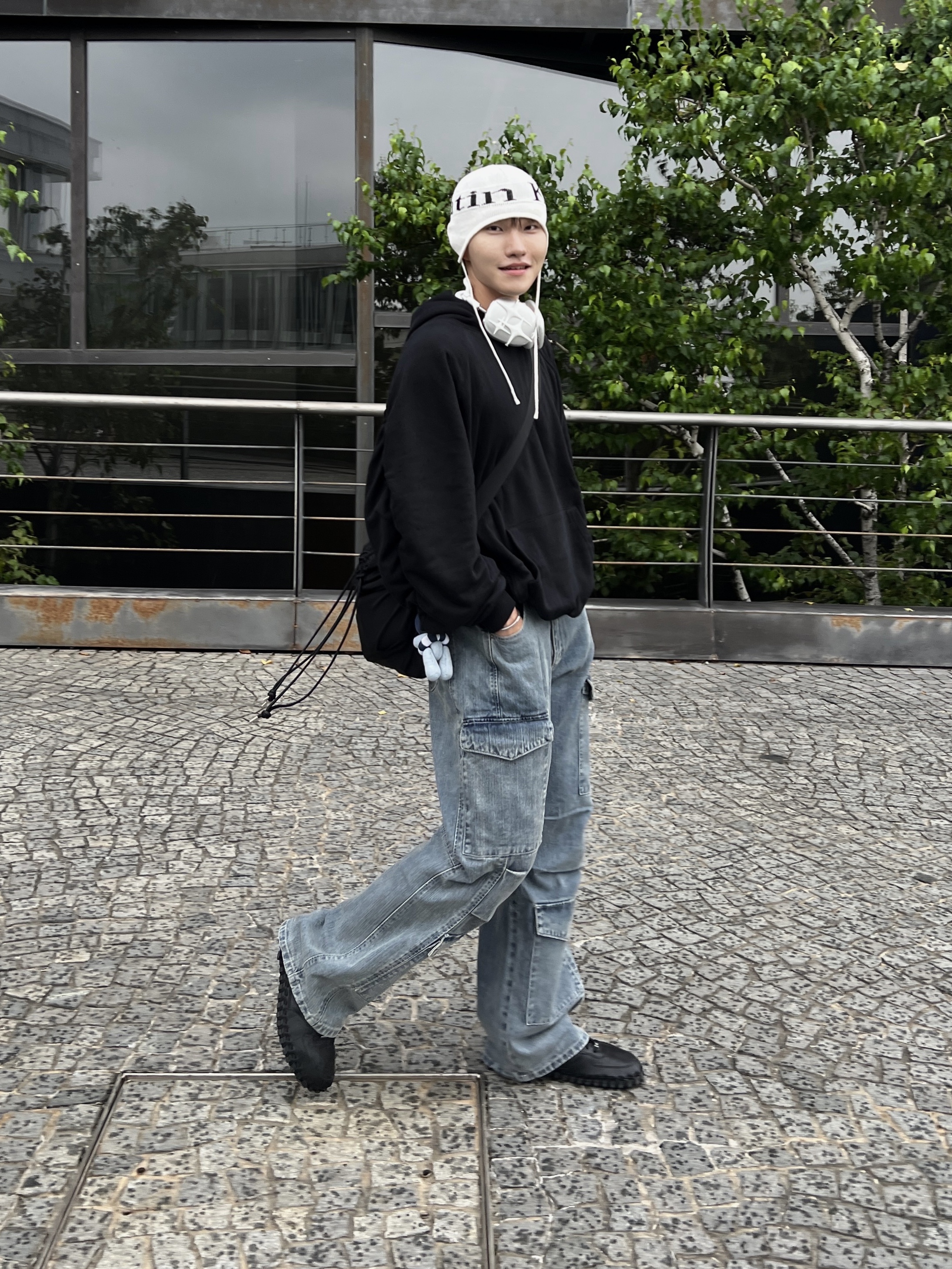 Test Artifact Era Max 002 White, Apple AirPods Max Lightning Silver (Korean Ver.) 착용 스타일 - 4