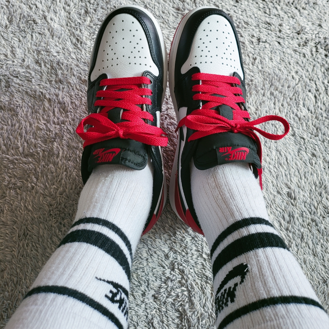 Jordan 1 Retro Low OG Black Toe 착용 스타일 - 2