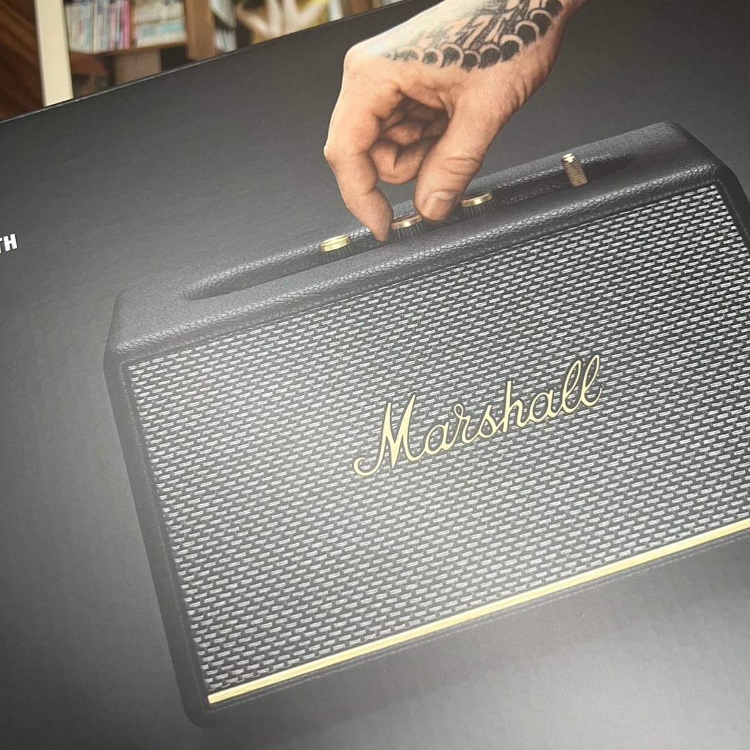 Jannabi Small Pieces II GRIPPIN’THEGREEN LP Black, Marshall Acton III Bluetooth Black (Korean Ver.) 착용 스타일 - 2