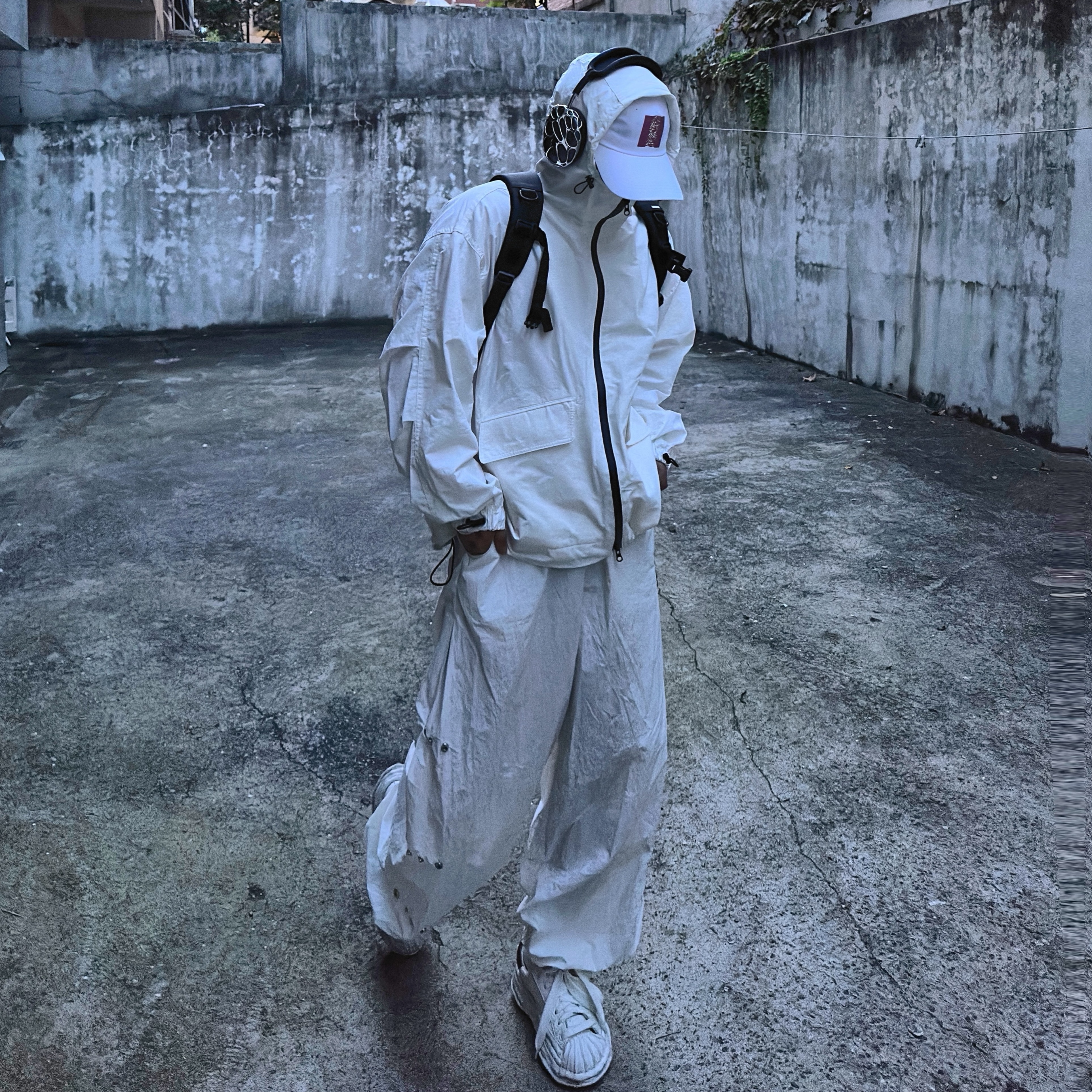 Maison Mihara Yasuhiro Blakey OG Sole Leather Low-top Sneakers White, Apple AirPods Max Lightning Space Gray (Korean Ver.) 착용 스타일 - 3
