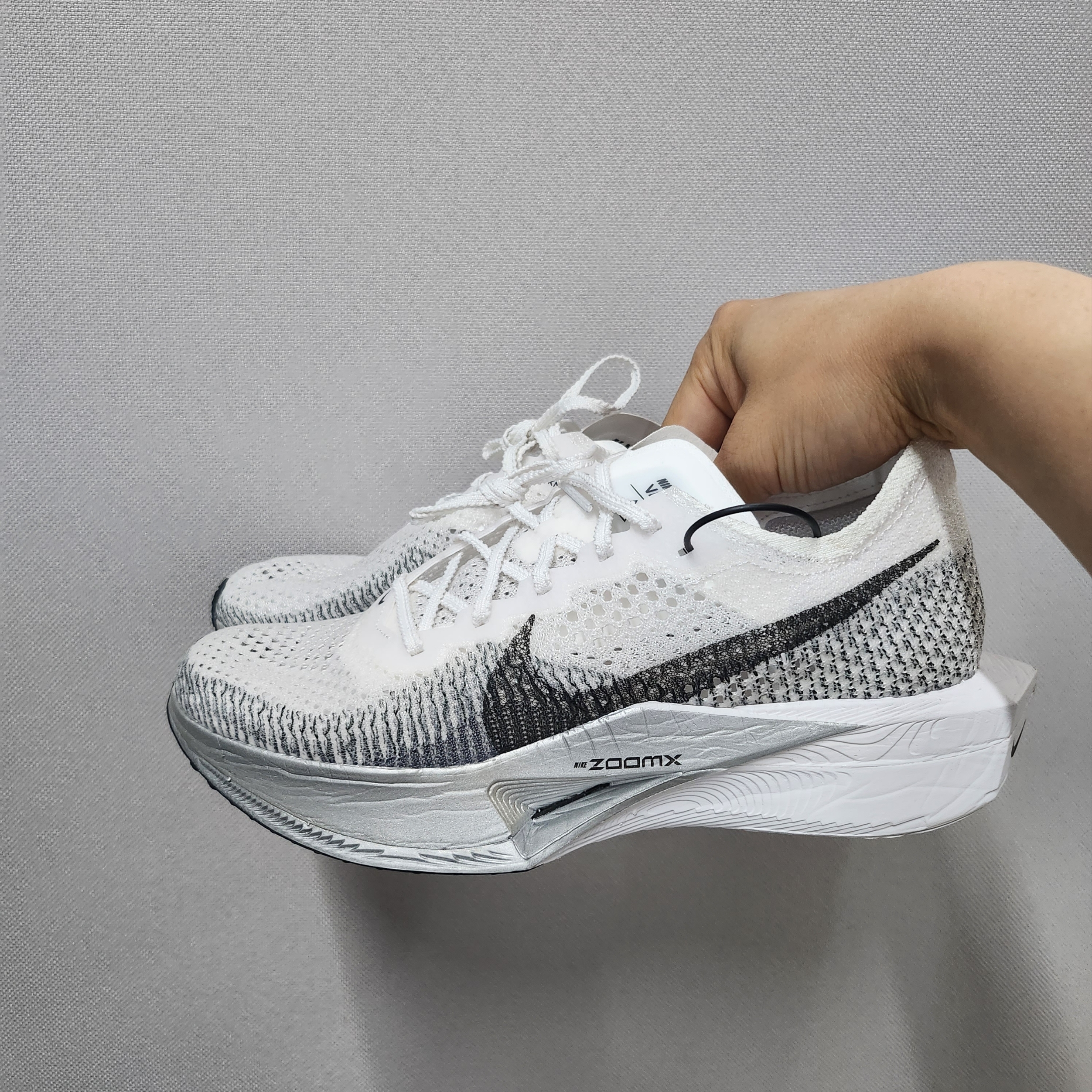 Nike ZoomX Vaporfly Next% 3 White Grey 착용 스타일 - 1