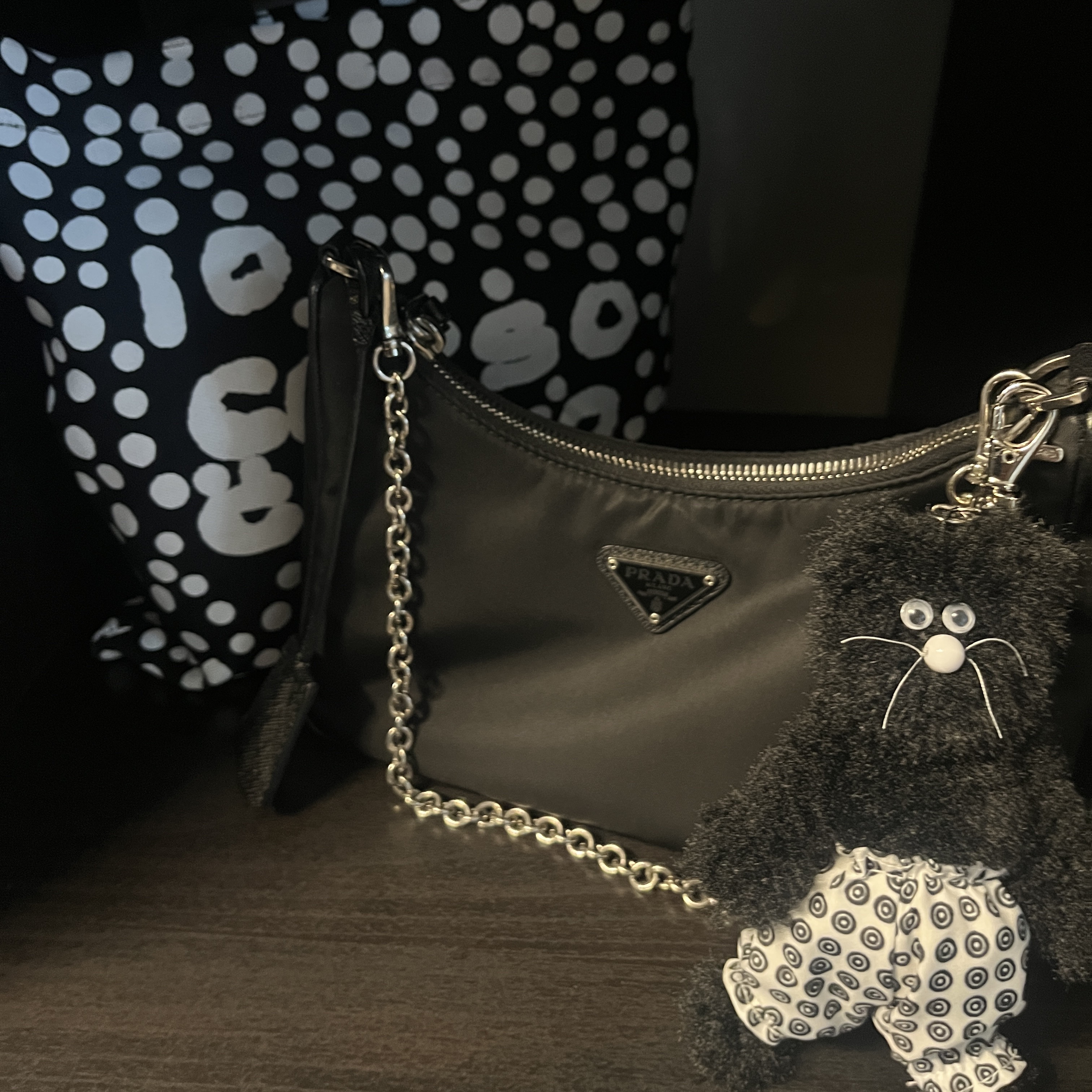 Prada Re-Edition 2005 Re-Nylon Shoulder Bag Black, Monamhee x 10 Corso Como Bianco Keyring Black 착용 스타일