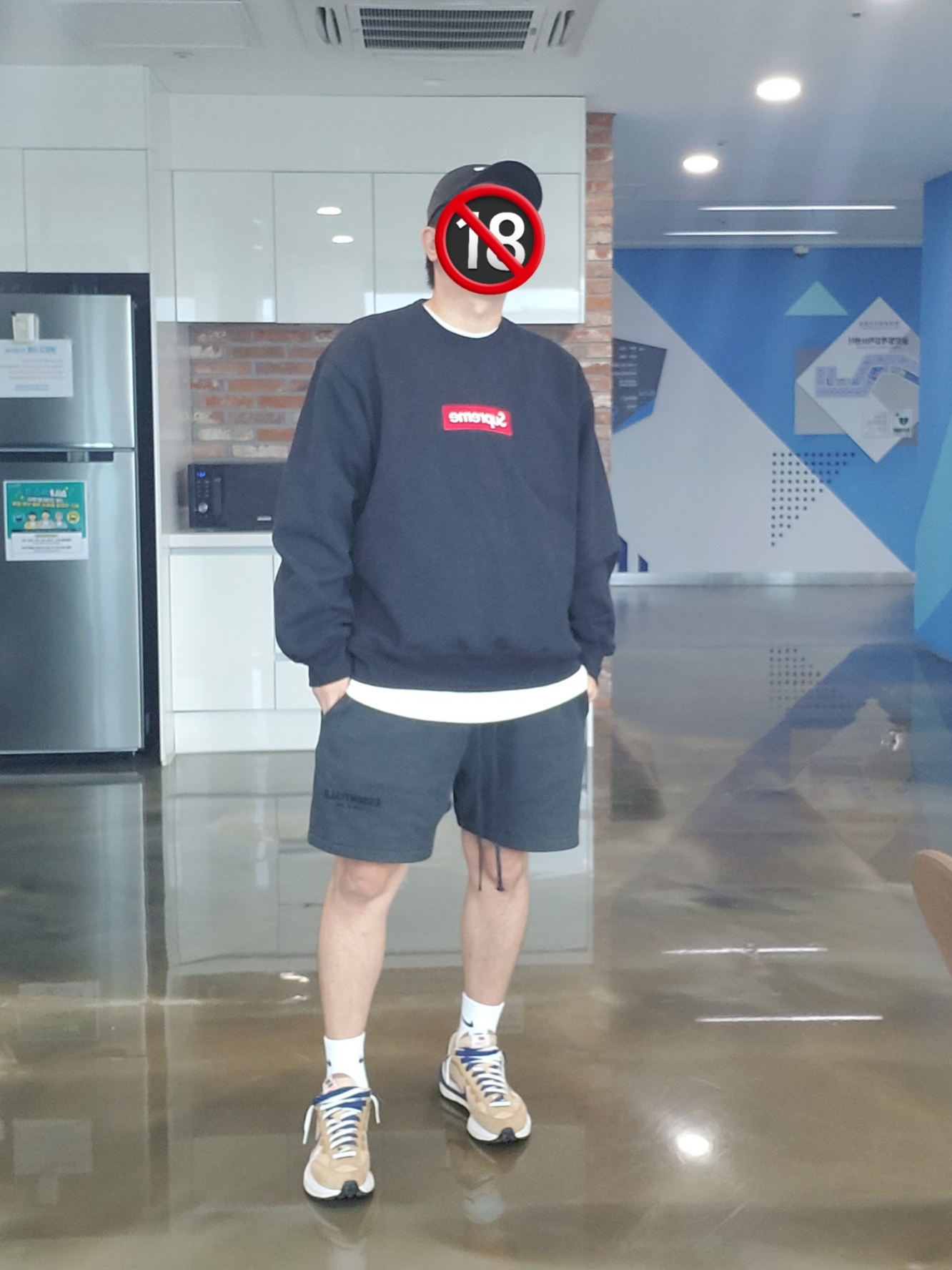 Supreme Box Logo Crewneck Black - 22FW, Essentials The Core Collection Sweatshorts Stretch Limo 착용 스타일