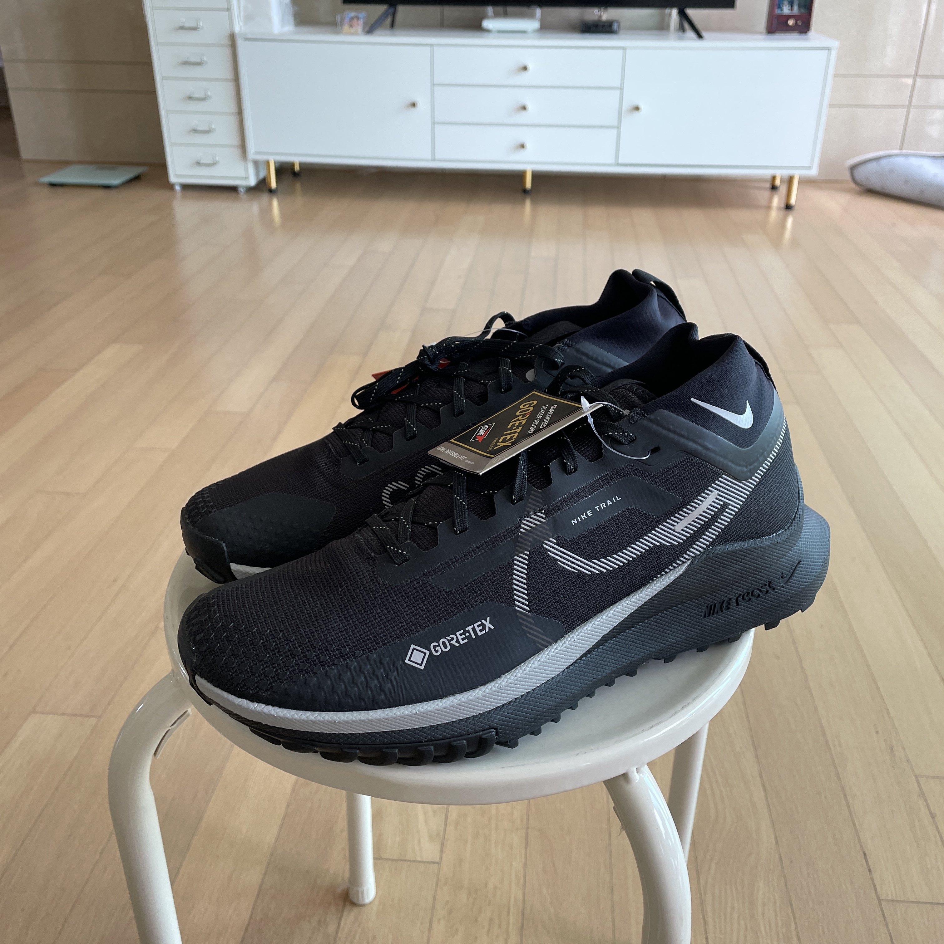Nike React Pegasus Trail 4 Gore-Tex Black Wolf Grey 착용 스타일