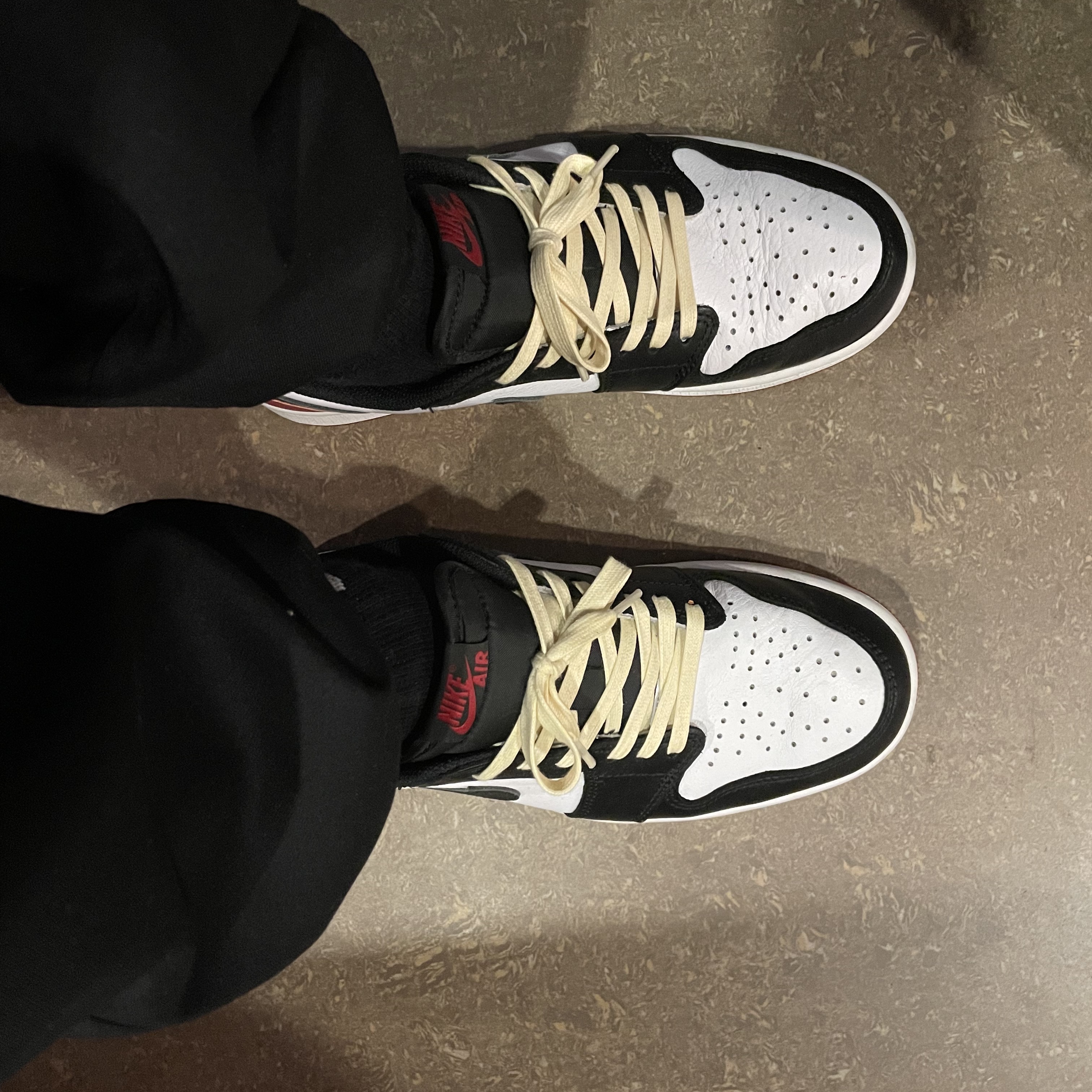 Jordan 1 Retro Low OG Black Toe 착용 스타일 - 2
