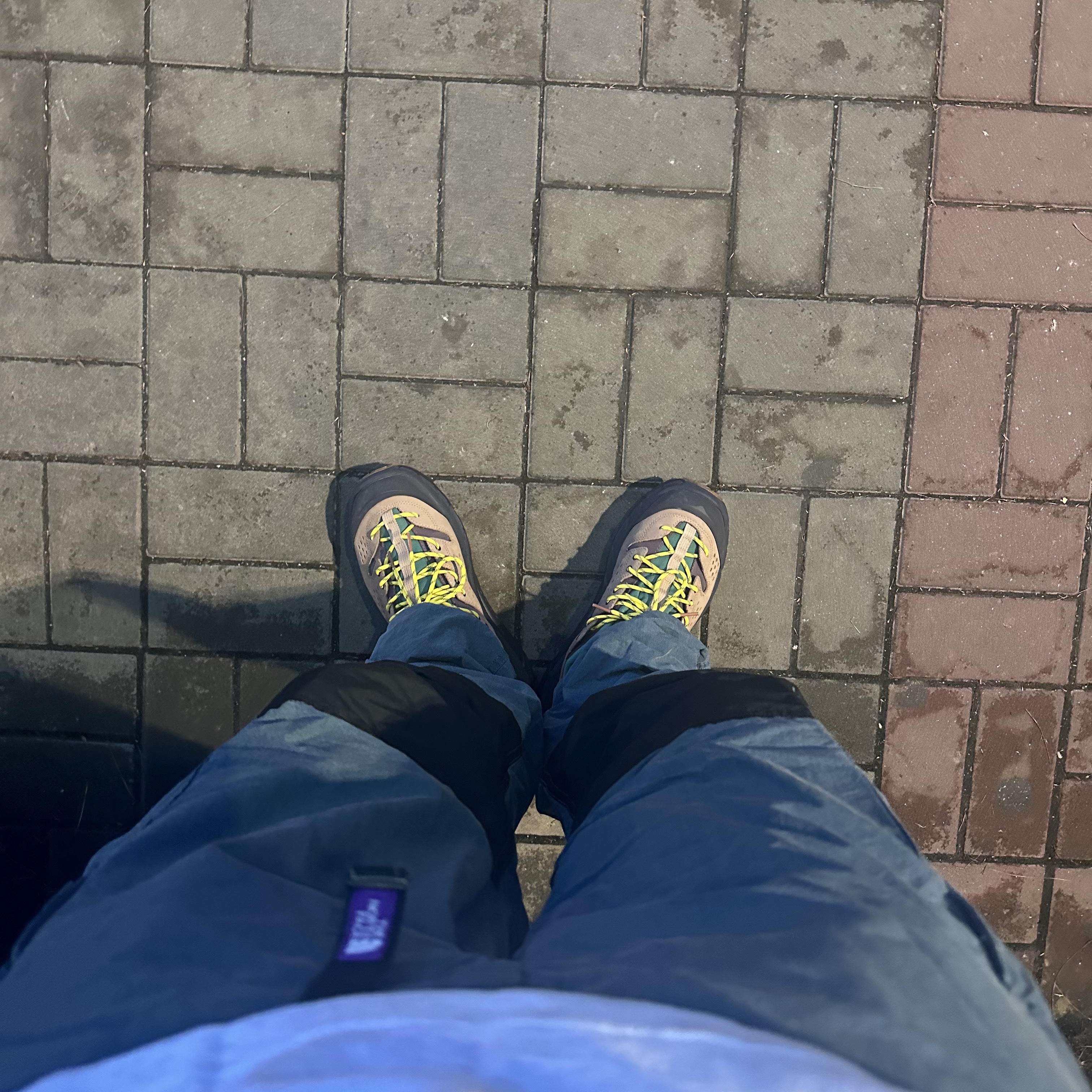 Hoka x Bodega Tor Ultra Low Natural Blazing Yellow 착용 스타일