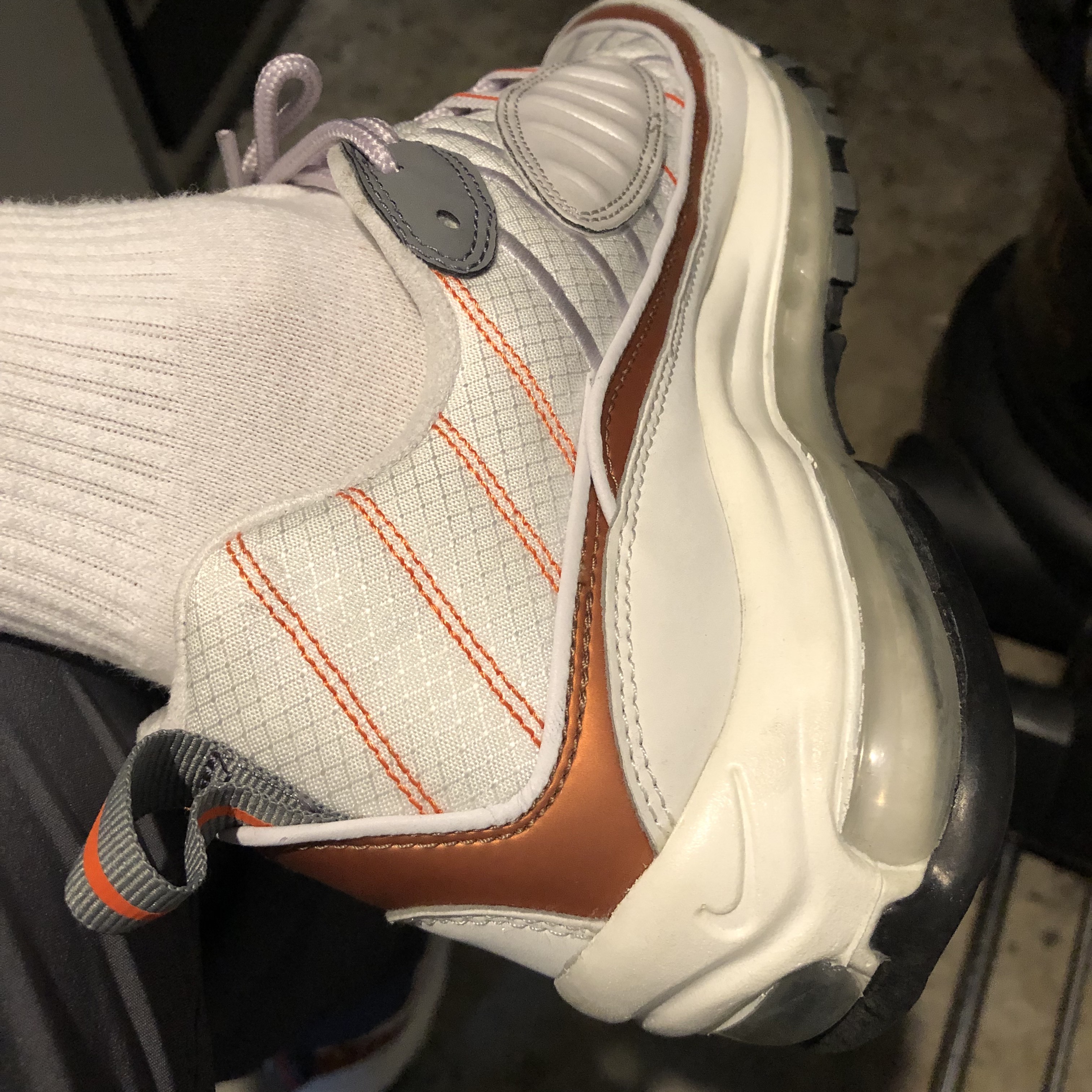 Nike Air Max 98 SE Team Orange 착용 스타일 - 2
