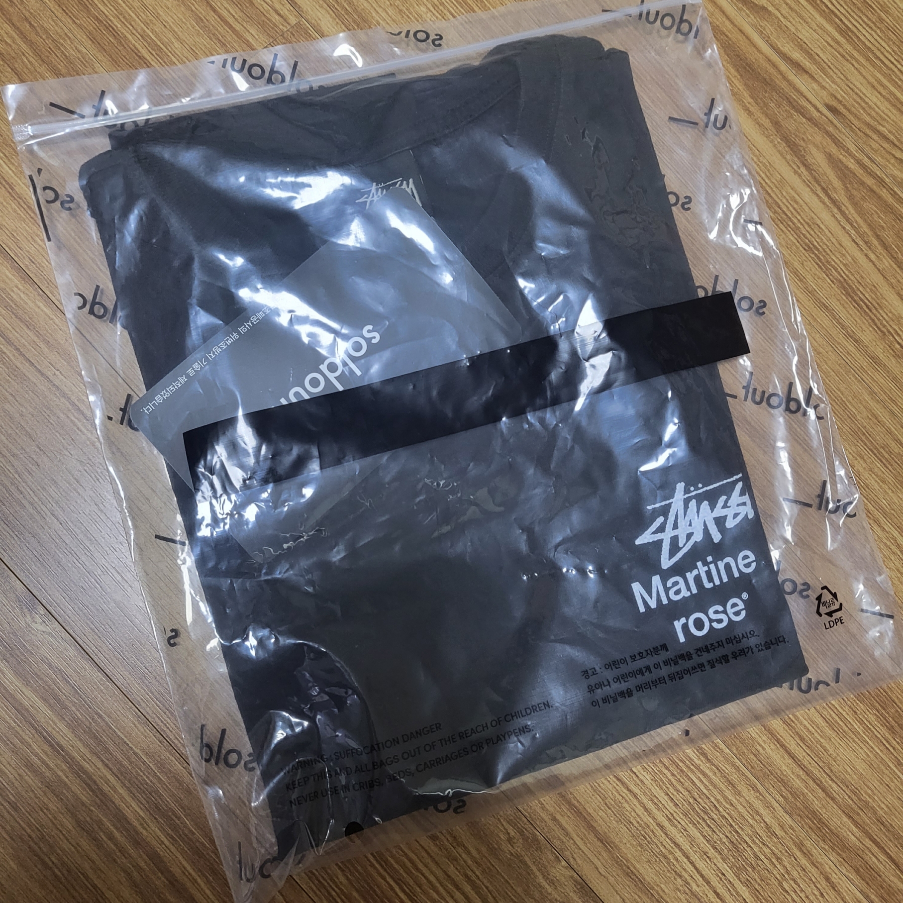 Stussy x Martine Rose Collage Pigment Dyed T-Shirt Black 착용 스타일