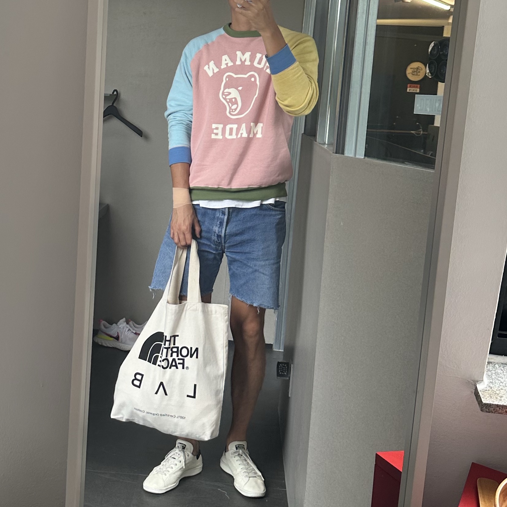 Human Made Tsuriami Crazy Pastel Sweatshirt Pink, Balenciaga x Adidas Stan Smith Off White 착용 스타일