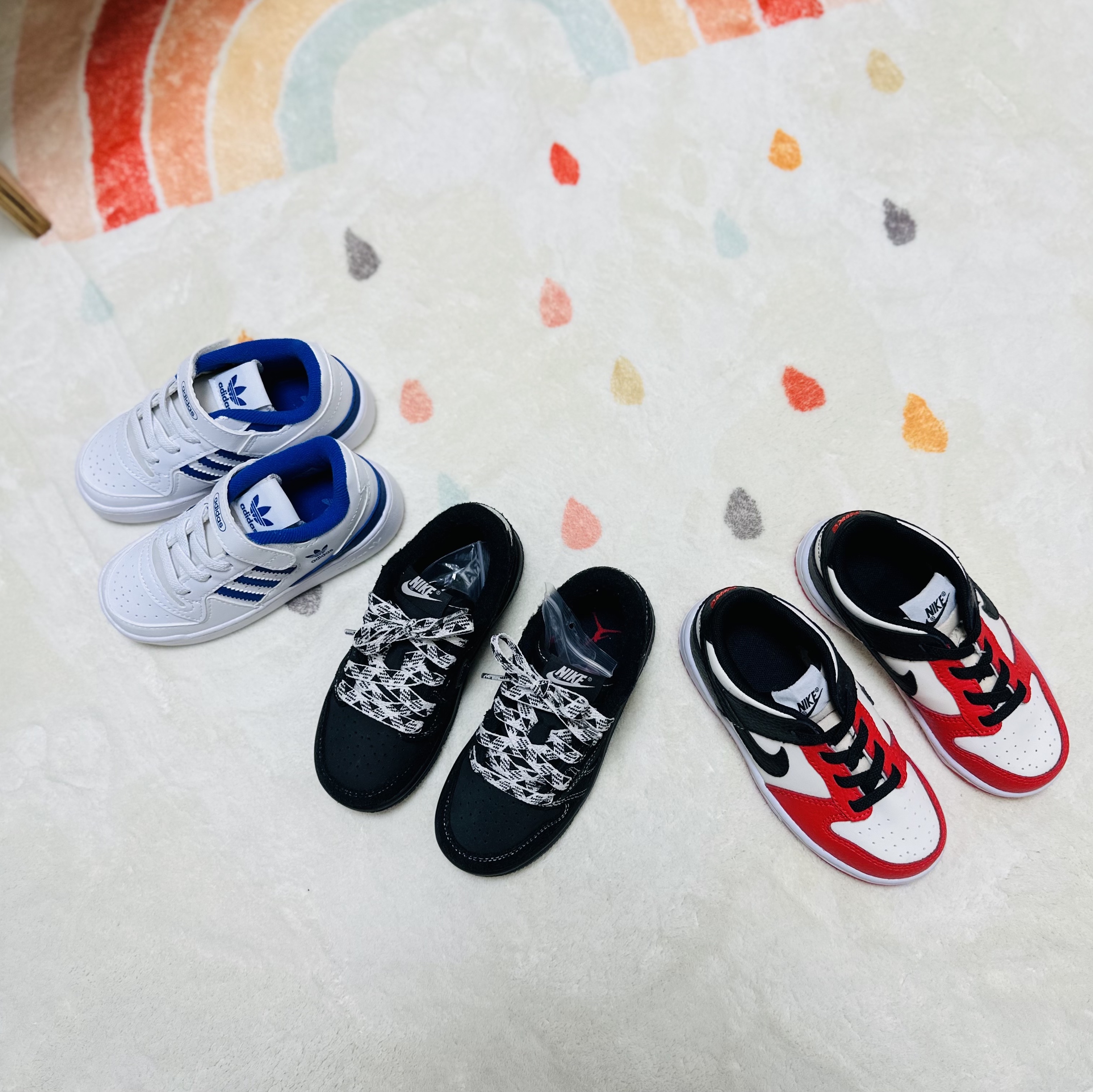 (TD) Jordan 1 x Travis Scott Retro Low OG SP Black Phantom, (TD) Nike x NBA Dunk Low Black and Chile Red 착용 스타일 - 1