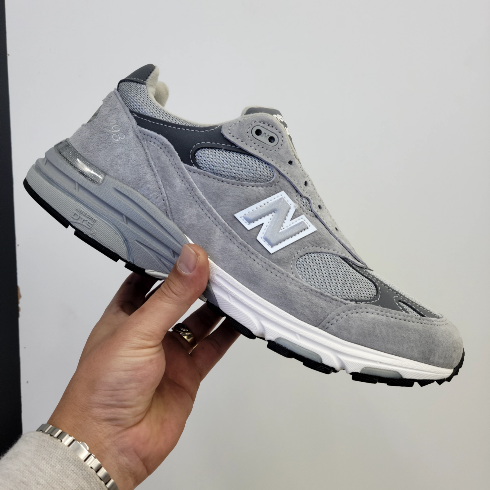 New Balance 993 Made in USA Grey - D Standard, Essentials The Core Collection Long Sleeve Polo Light Oatmeal 착용 스타일 - 2