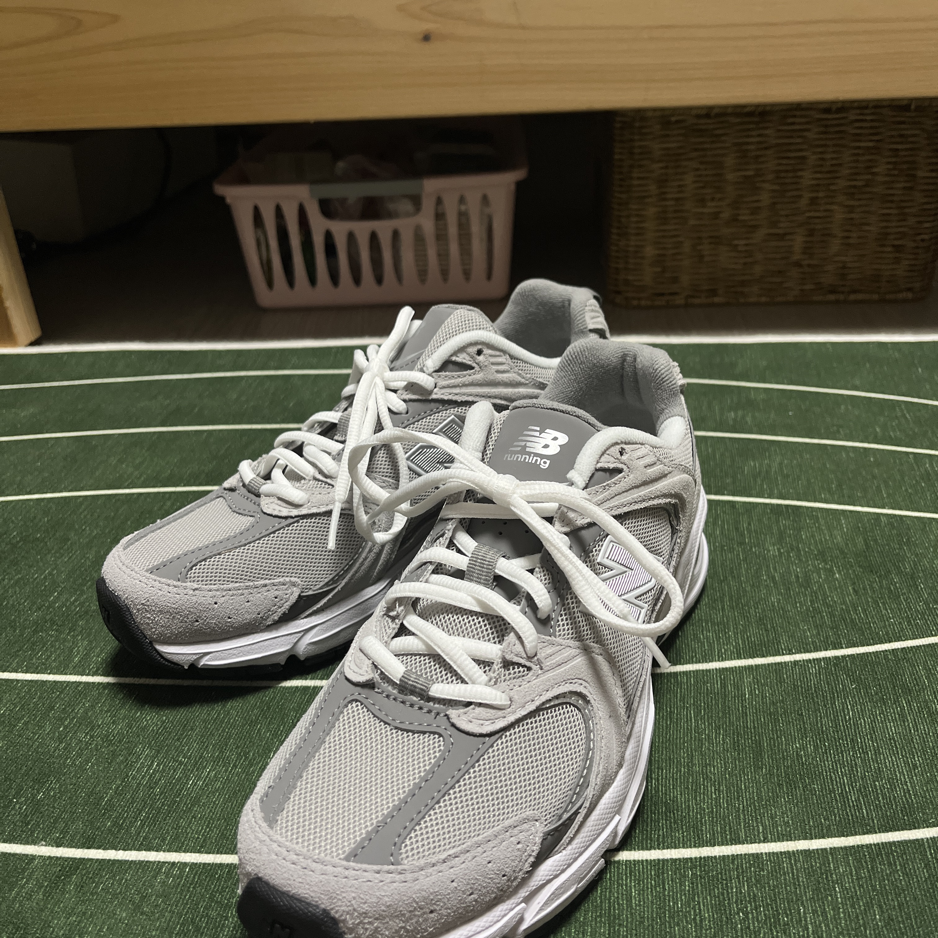 New Balance 530 Grey 착용 스타일 - 4
