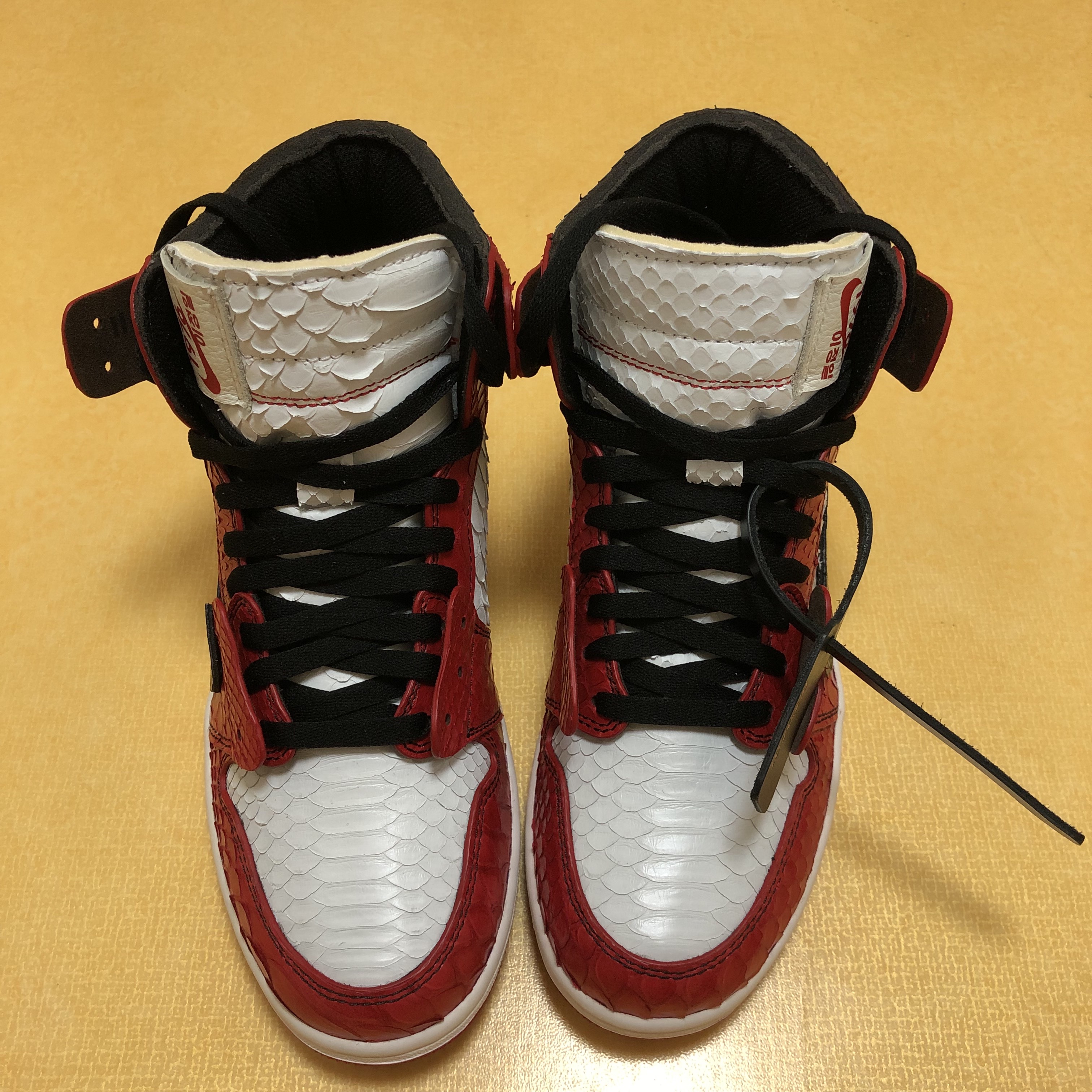 Jordan 1 x Off-White Retro High Chicago The Ten 착용 스타일 - 2