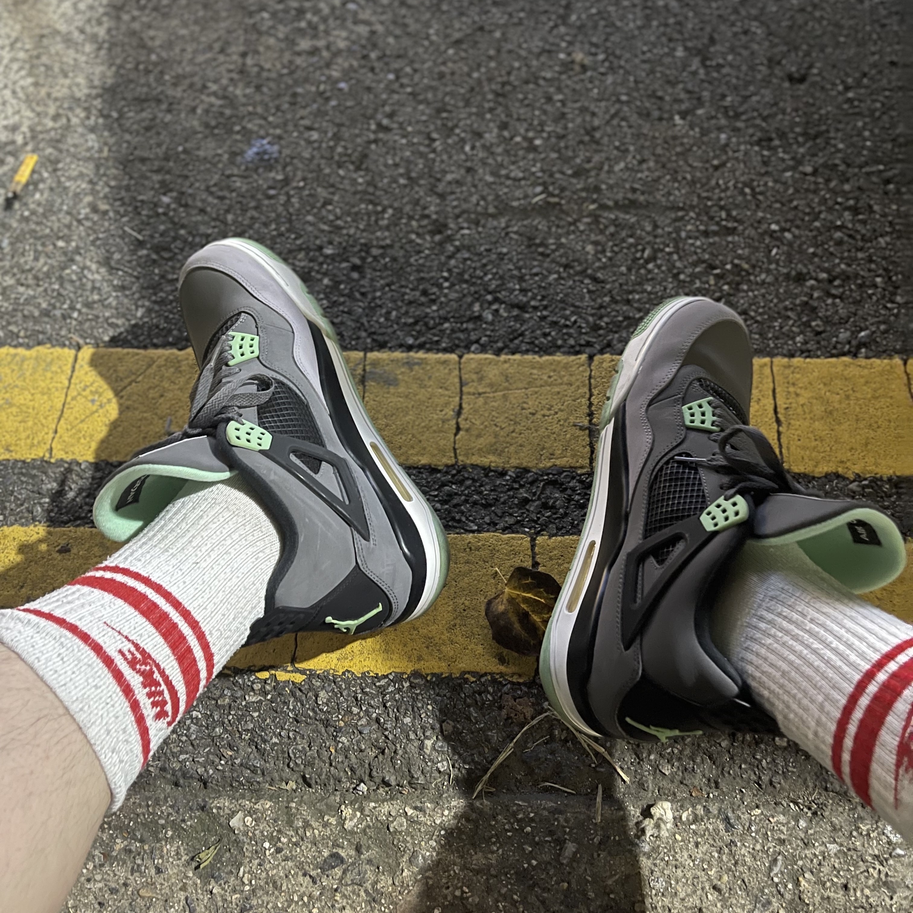 Jordan 4 Retro Green Glow 착용 스타일 - 2