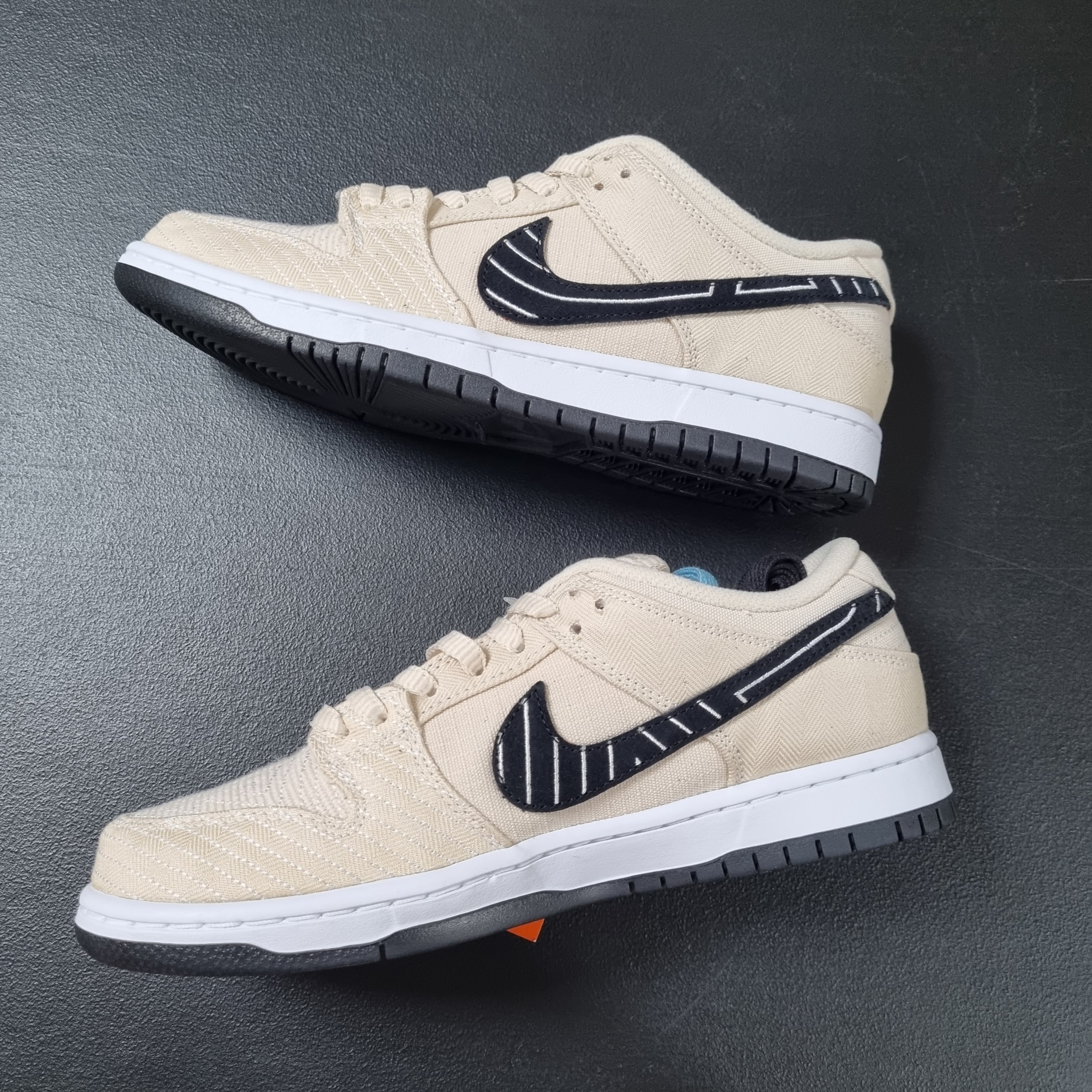 Nike x Albino & Preto SB Dunk Low Fossil Black 착용 스타일 - 1