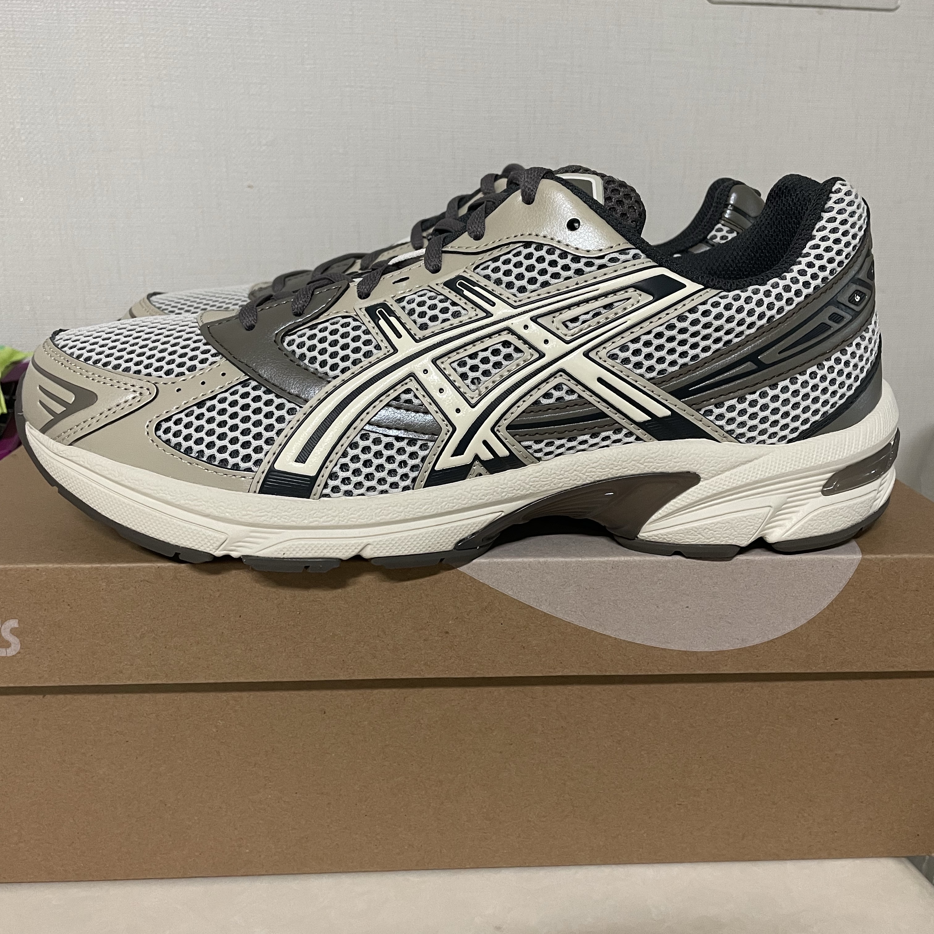 Asics Gel-1130 Birch Dark Taupe - Korea Exclusive 착용 스타일 - 1