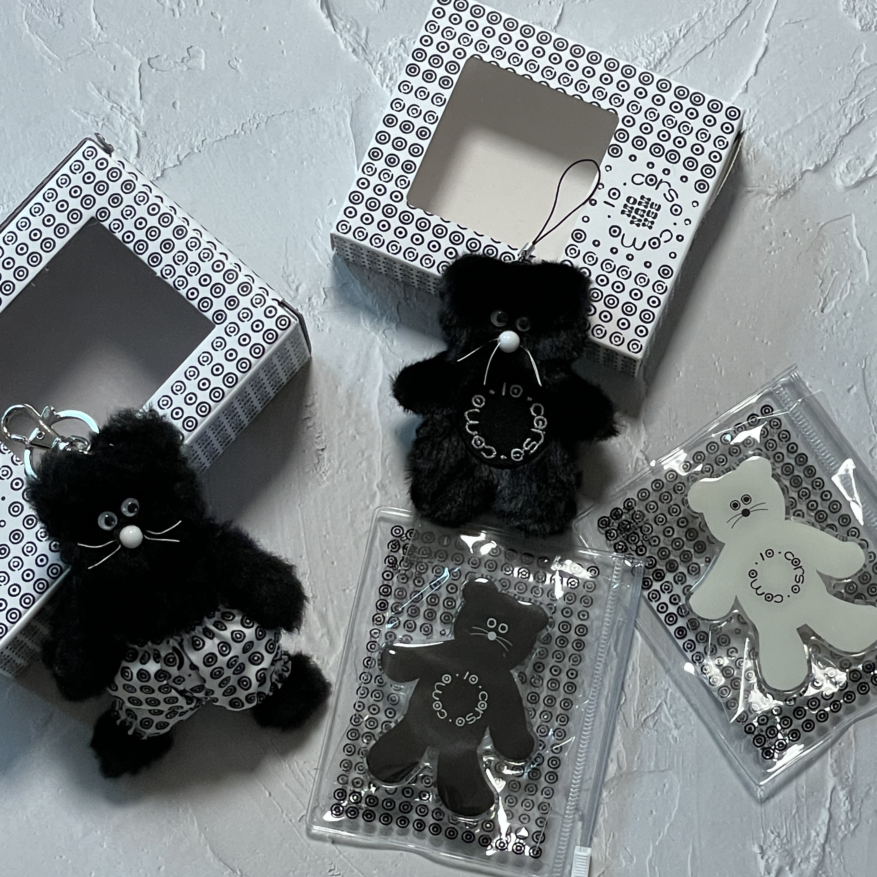 Monamhee x 10 Corso Como Bianco Keyring Black, Monamhee x 10 Corso Como Bianco Phone Strap Black 착용 스타일