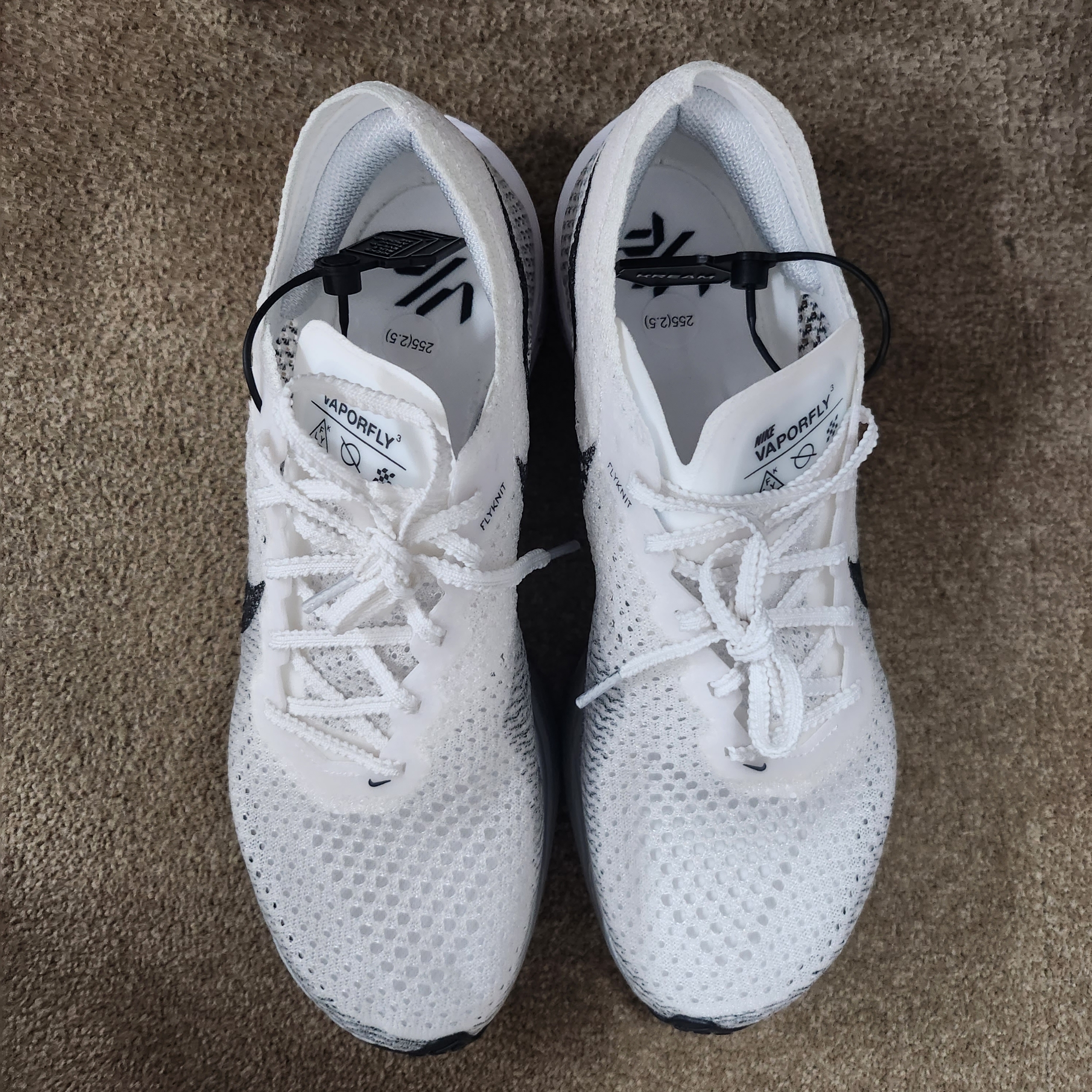 Nike ZoomX Vaporfly Next% 3 White Grey 착용 스타일 - 2
