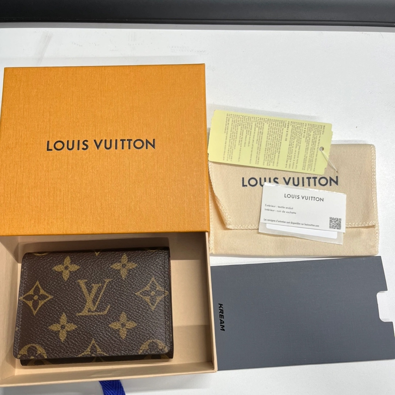 Louis Vuitton Envelope Business Card Holder Monogram 착용 스타일 - 1