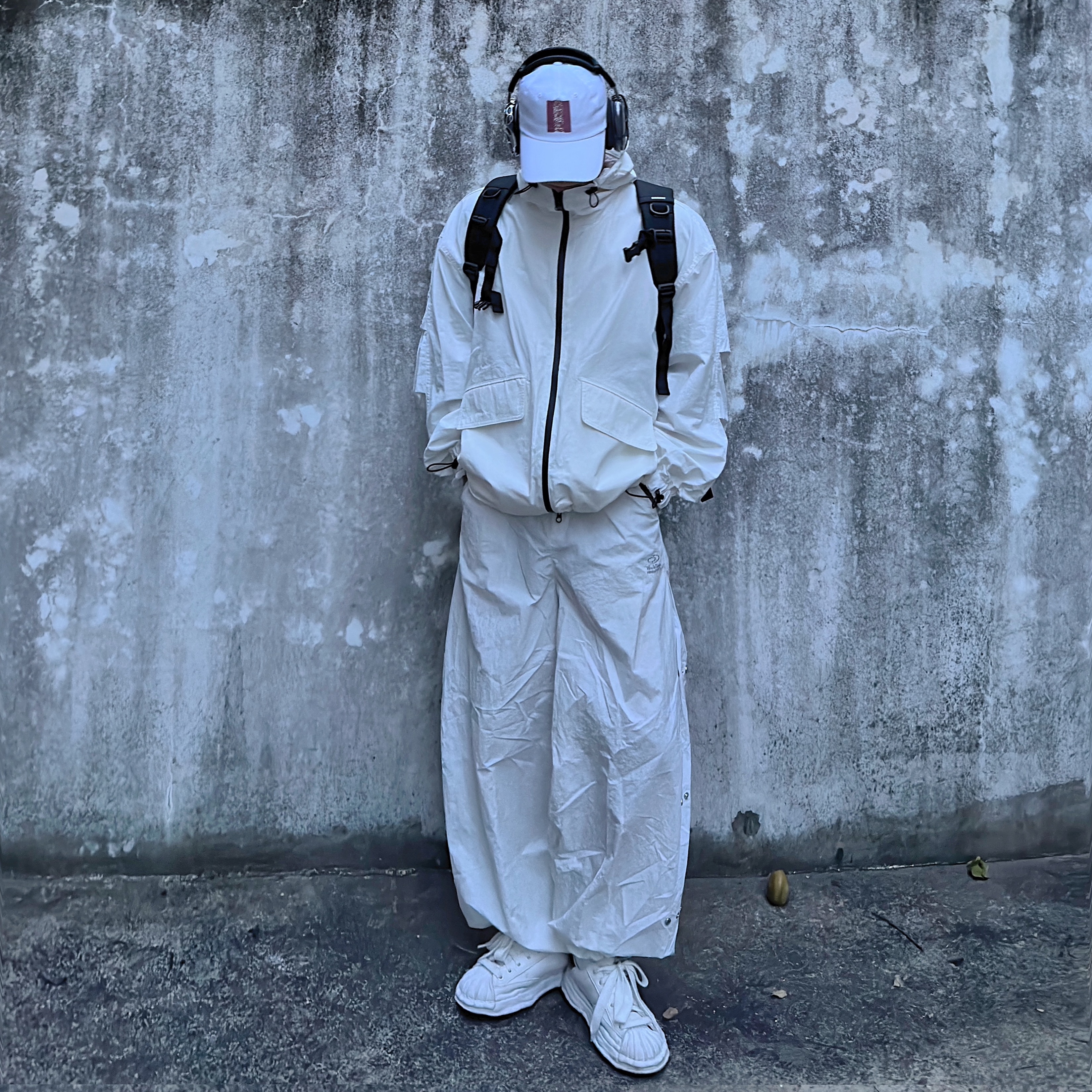 Maison Mihara Yasuhiro Blakey OG Sole Leather Low-top Sneakers White, Apple AirPods Max Lightning Space Gray (Korean Ver.) 착용 스타일 - 4