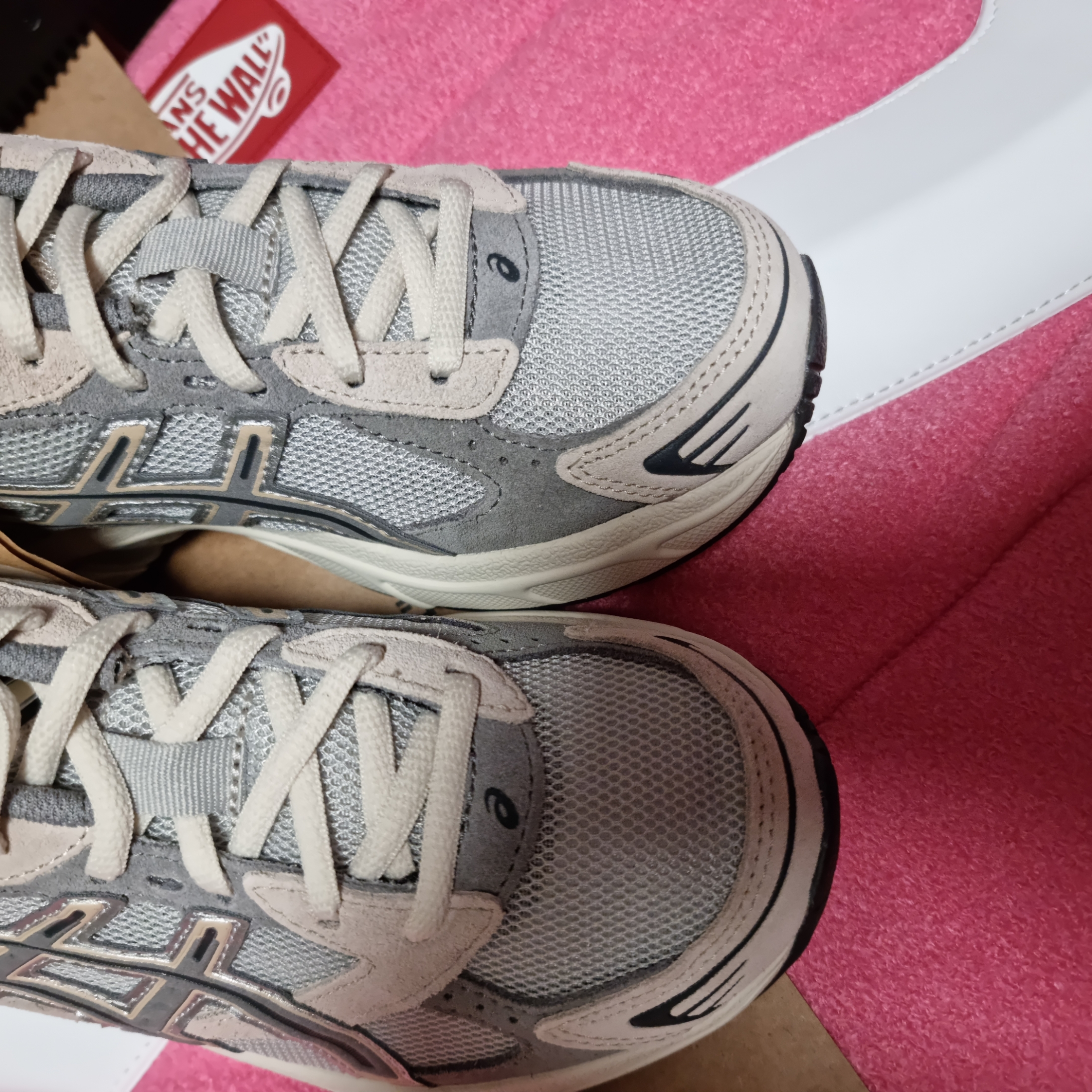Asics Gel-1130 Oyster Grey Clay Grey 착용 스타일 - 2