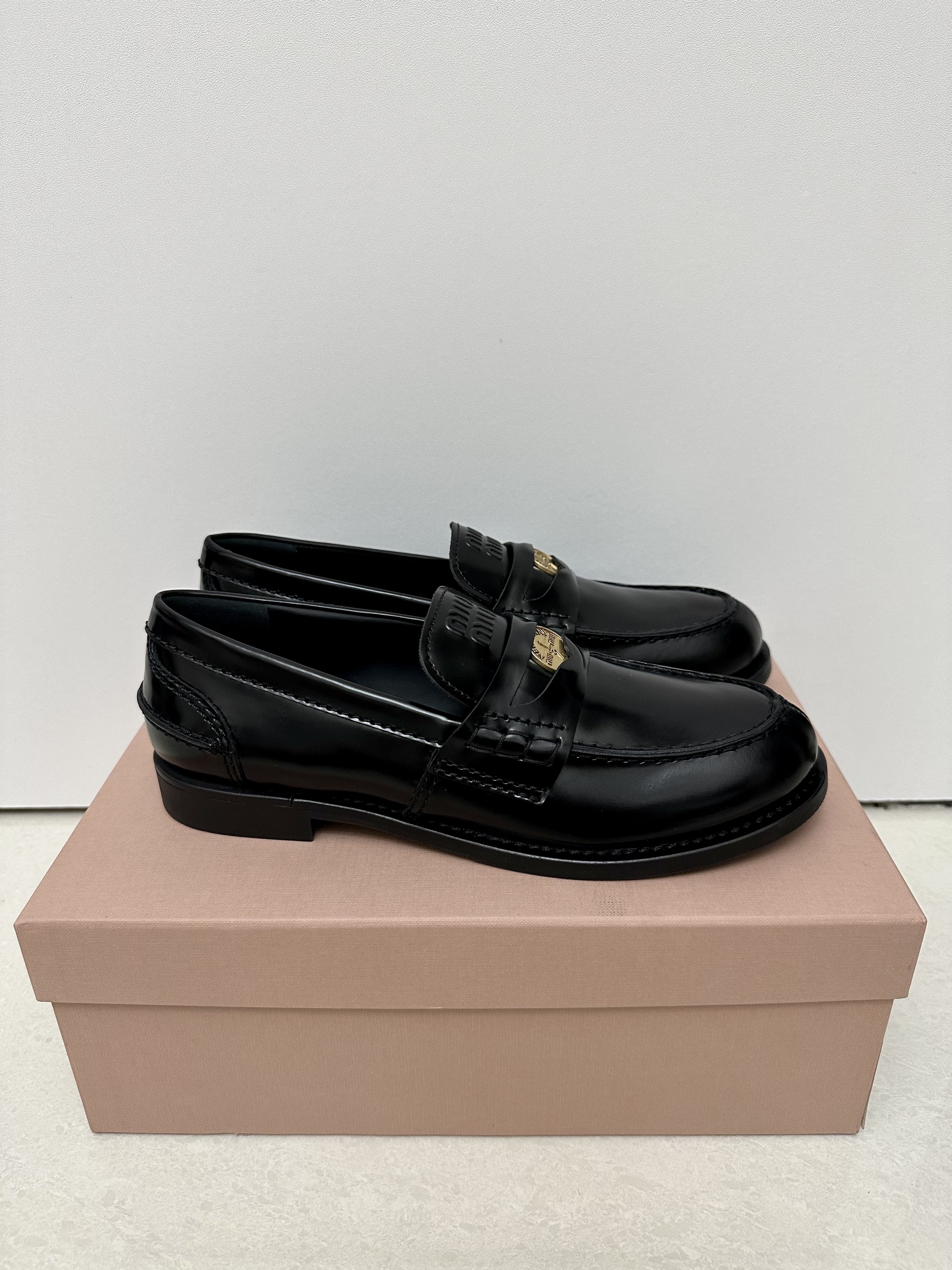 (W) Miu Miu Leather Penny Loafers Black 착용 스타일