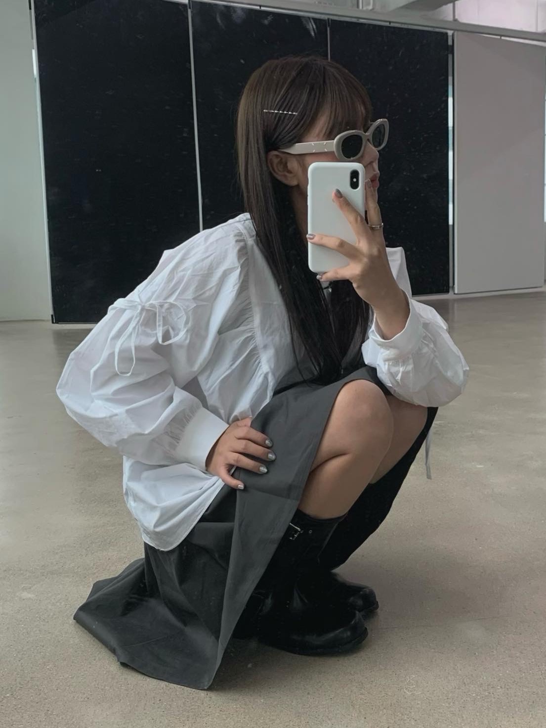 Gentle Monster x Maison Margiela MM004 Grey Black 착용 스타일 - 2