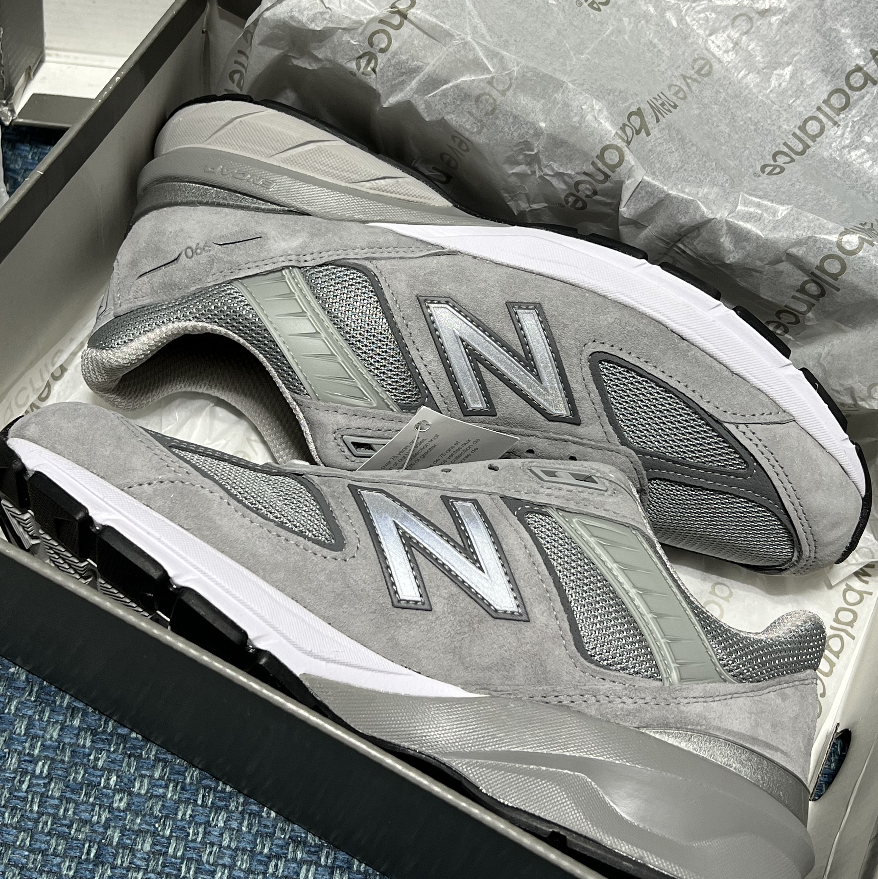 New Balance 990v5 Made in USA Grey - D Standard 착용 스타일