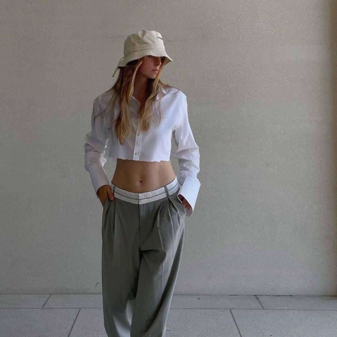 (W) AMI Cropped Wraparound Shirt Natural White, (W) Celine Cropped Shirt in Cotton Poplin White 착용 스타일 - 2