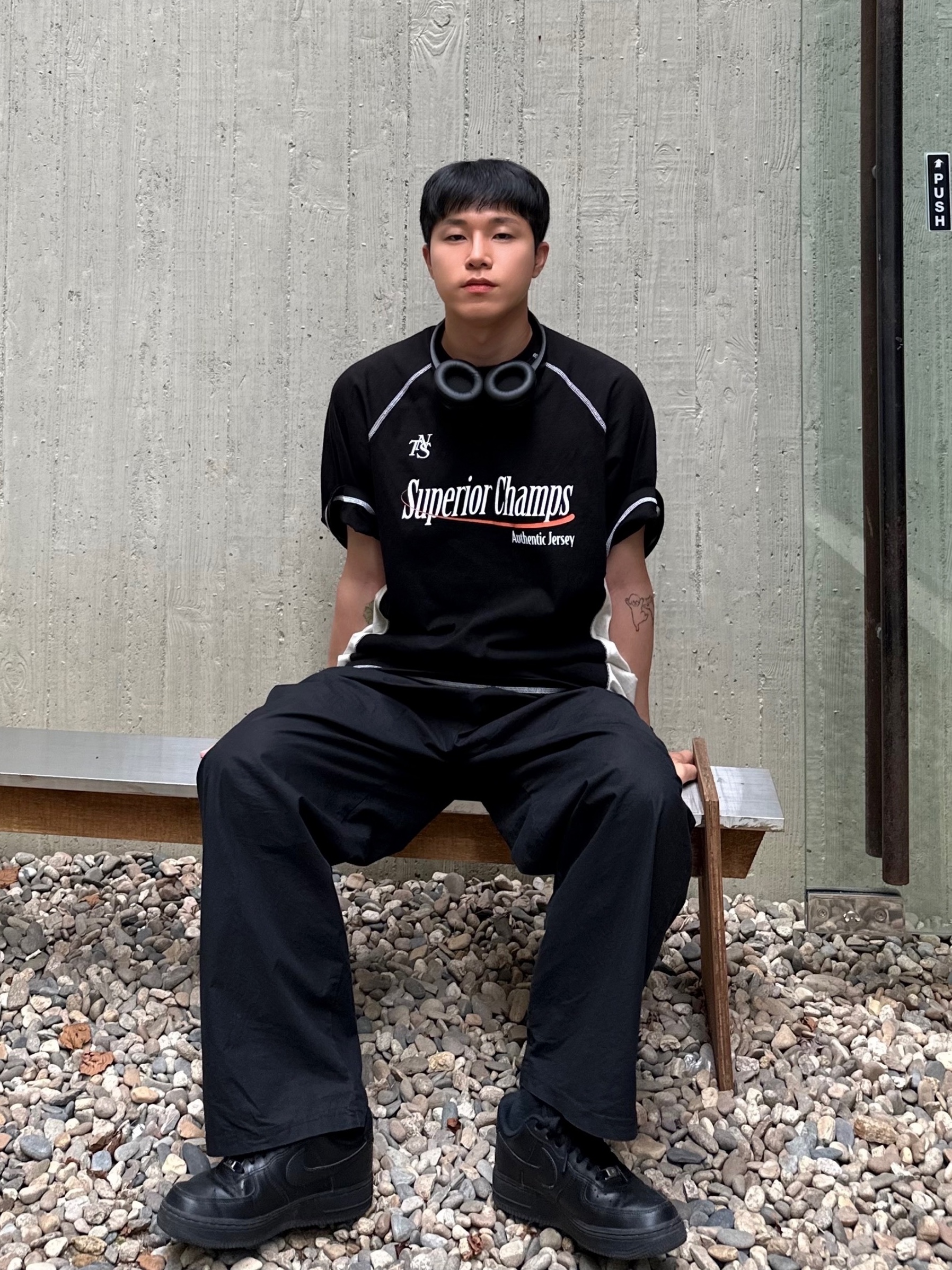 Nike Air Force 1 '07 Low Triple Black 착용 스타일 - 2