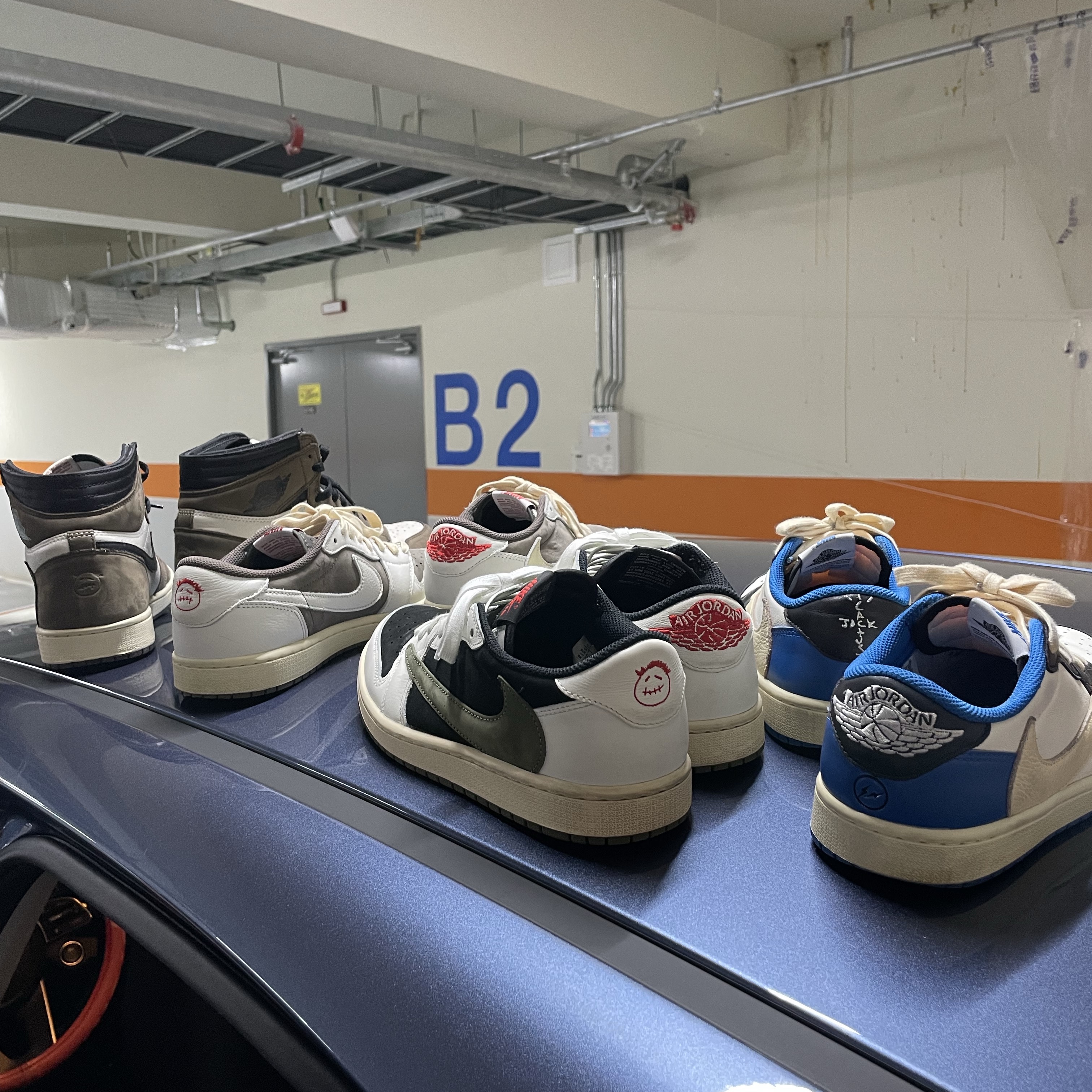 Jordan 1 x Travis Scott Retro Low OG SP Sail and Ridgerock, (W) Jordan 1 x Travis Scott Retro Low OG SP Medium Olive 착용 스타일