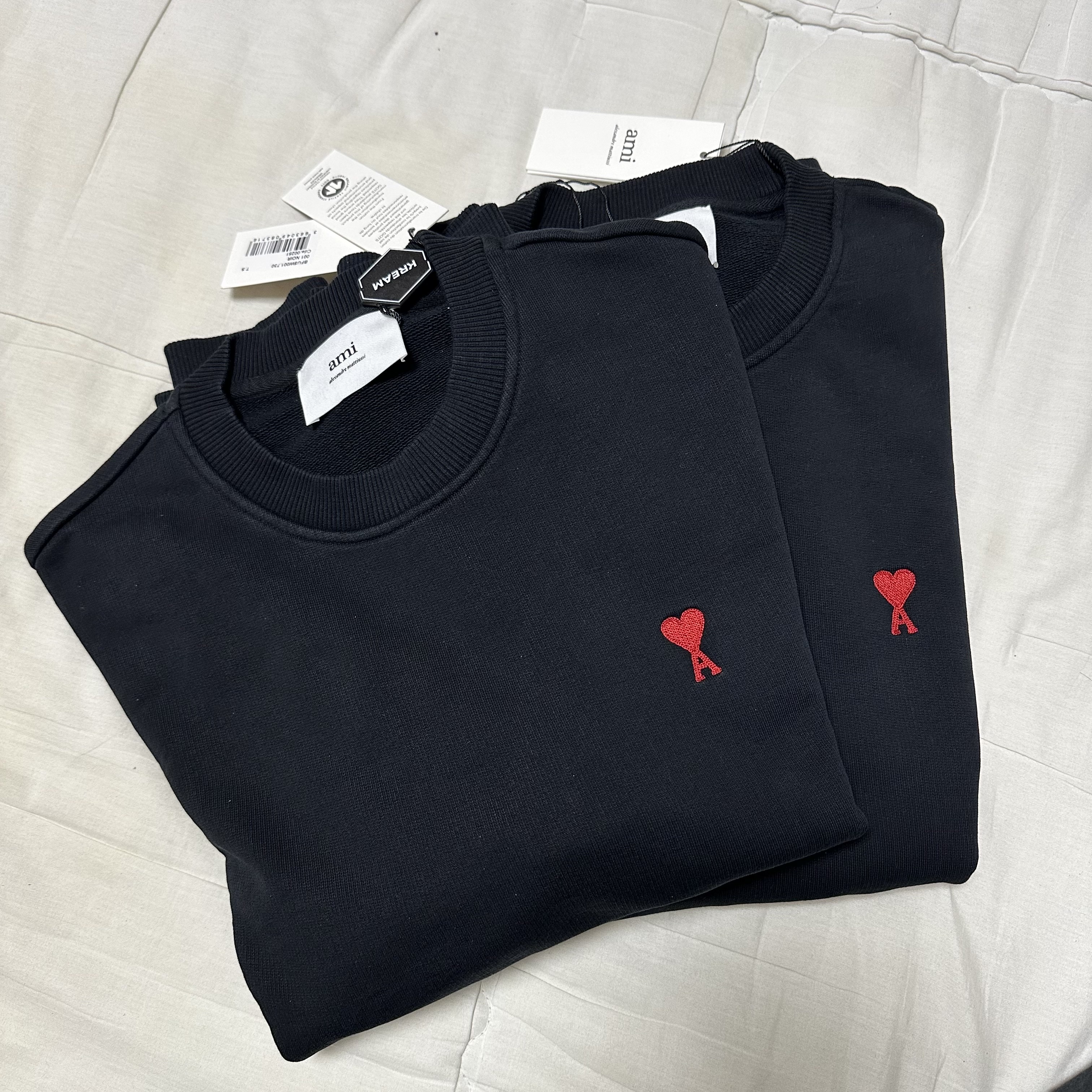 AMI de Coeur Sweatshirt Black, Nike Air Force 1 '07 Low White 착용 스타일 - 3