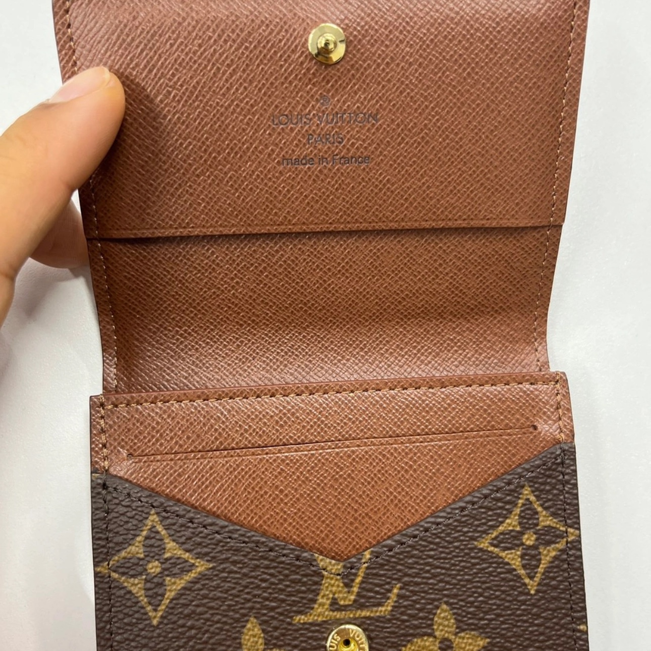 Louis Vuitton Envelope Business Card Holder Monogram 착용 스타일 - 2