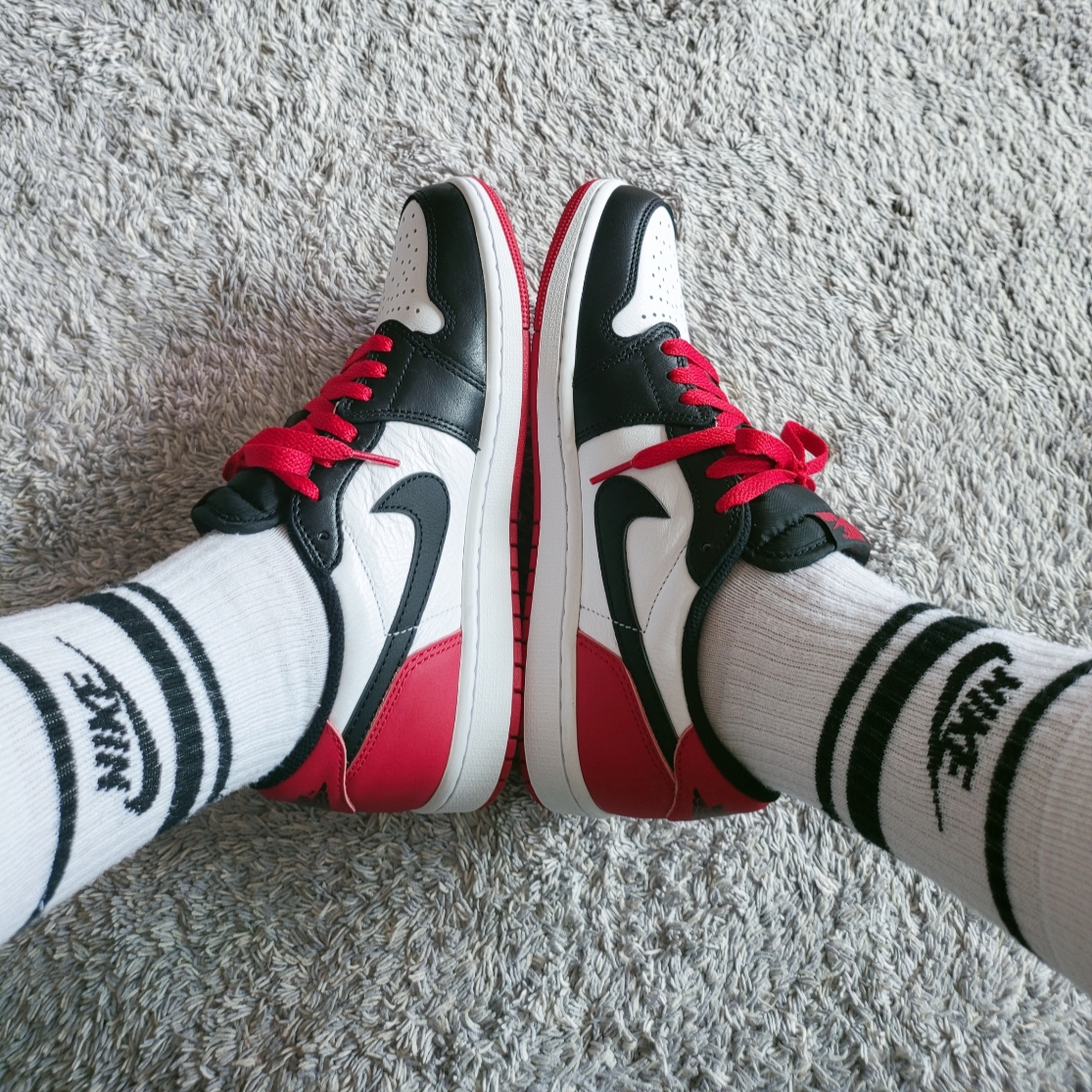 Jordan 1 Retro Low OG Black Toe 착용 스타일 - 1