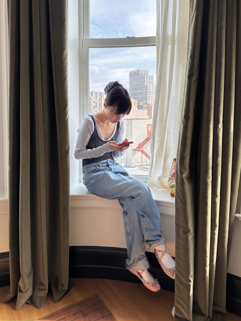 (W) Valentino Rockstud Satin Ballerina Water Lilac 착용 스타일