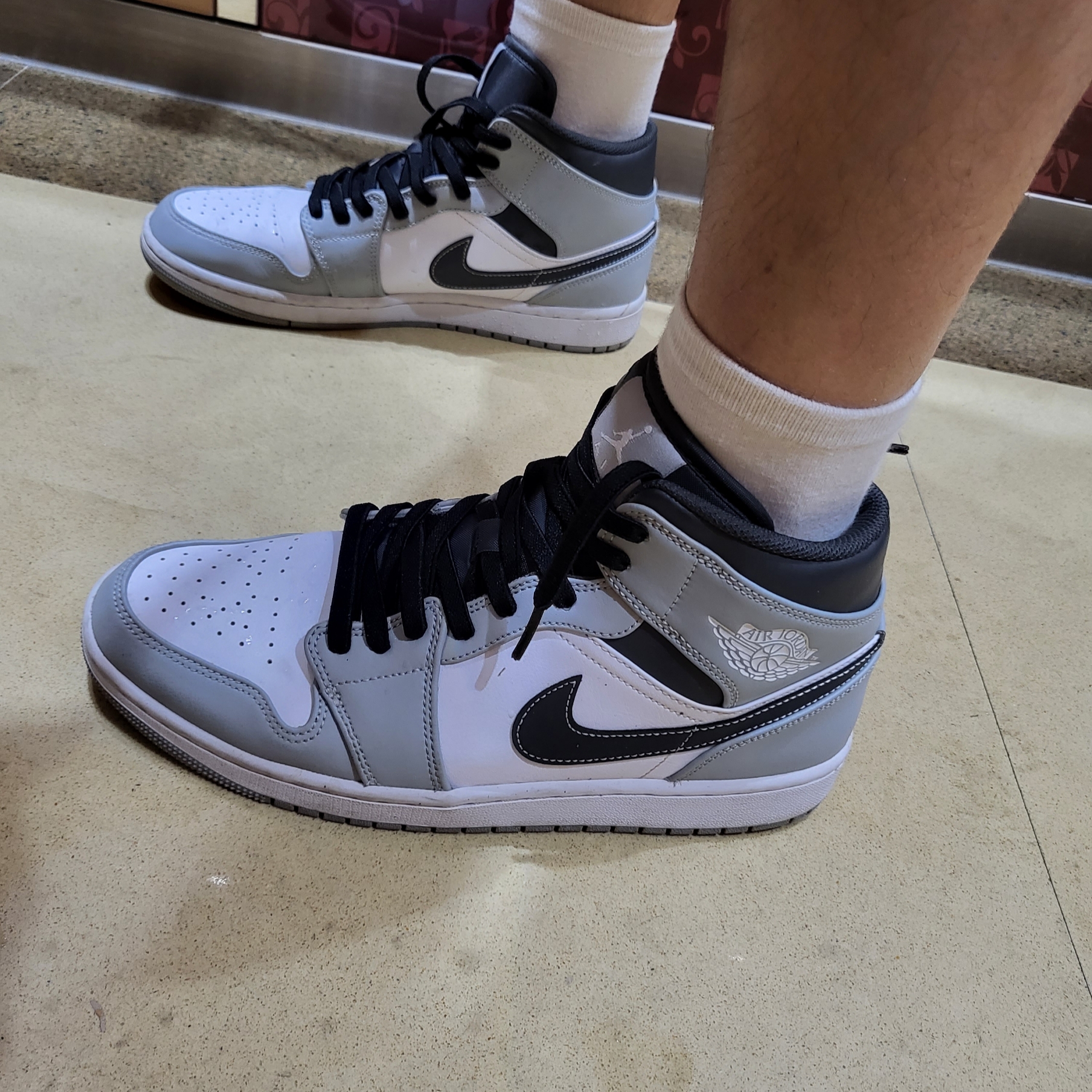 Jordan 1 Mid Light Smoke Grey Anthracite 착용 스타일