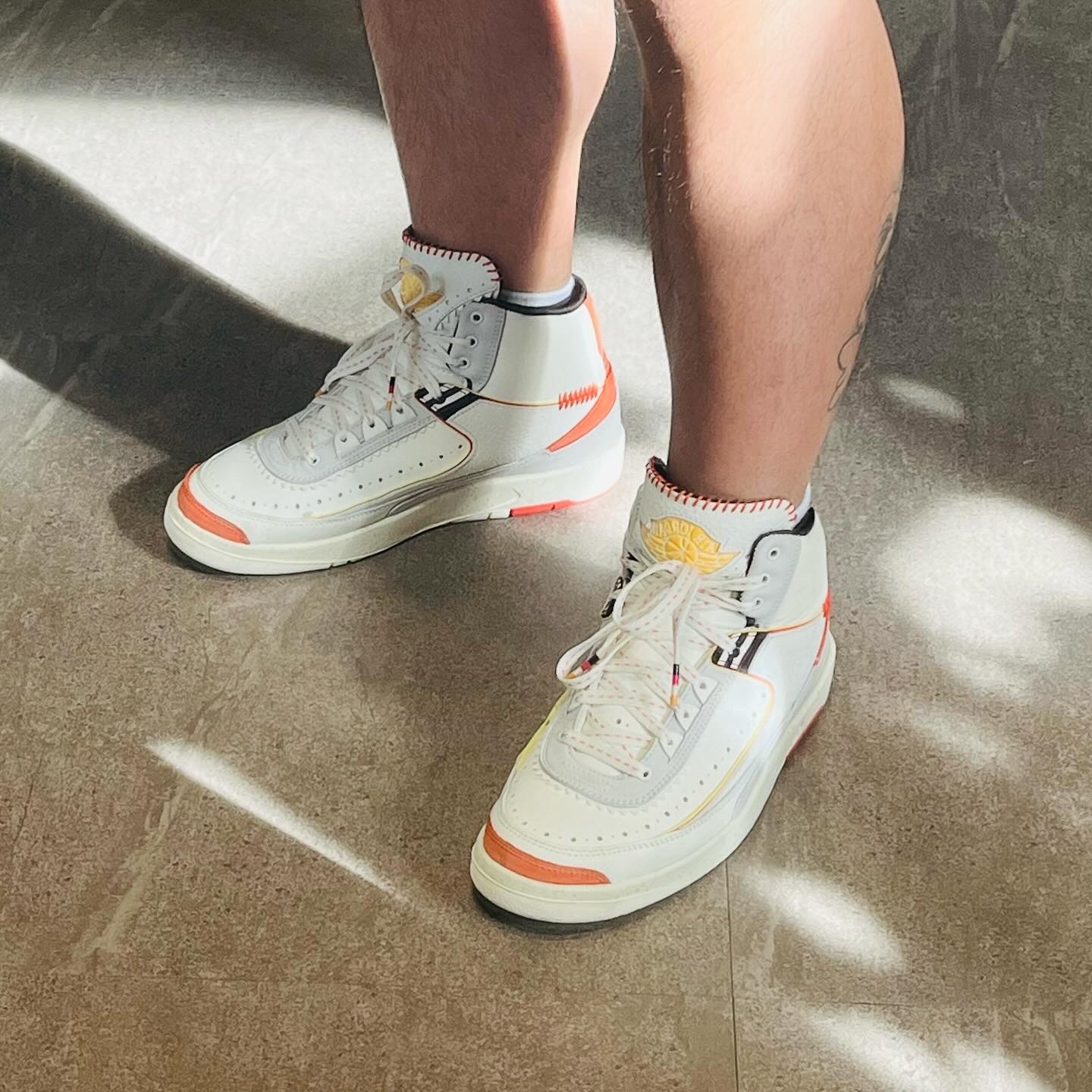 Jordan 2 x Maison Chateau Rouge Retro SP Orange and Sail 착용 스타일 - 1